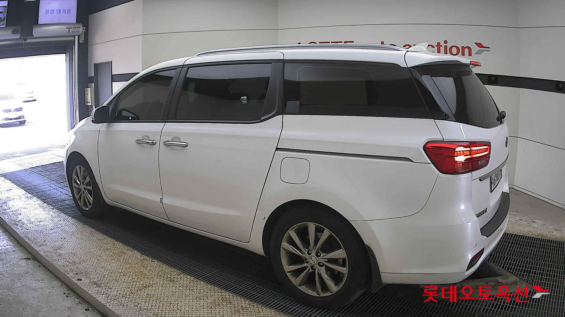 Kia Carnival id 3803781 из Кореи 10