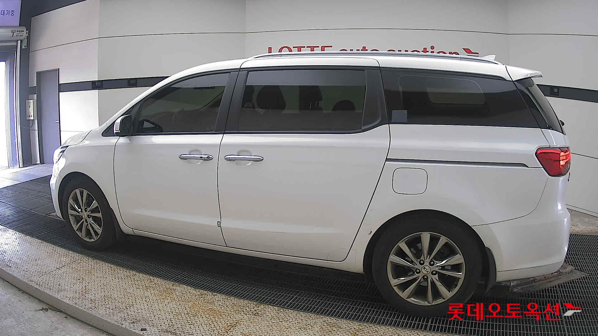 Kia Carnival id 3803781 из Кореи 11