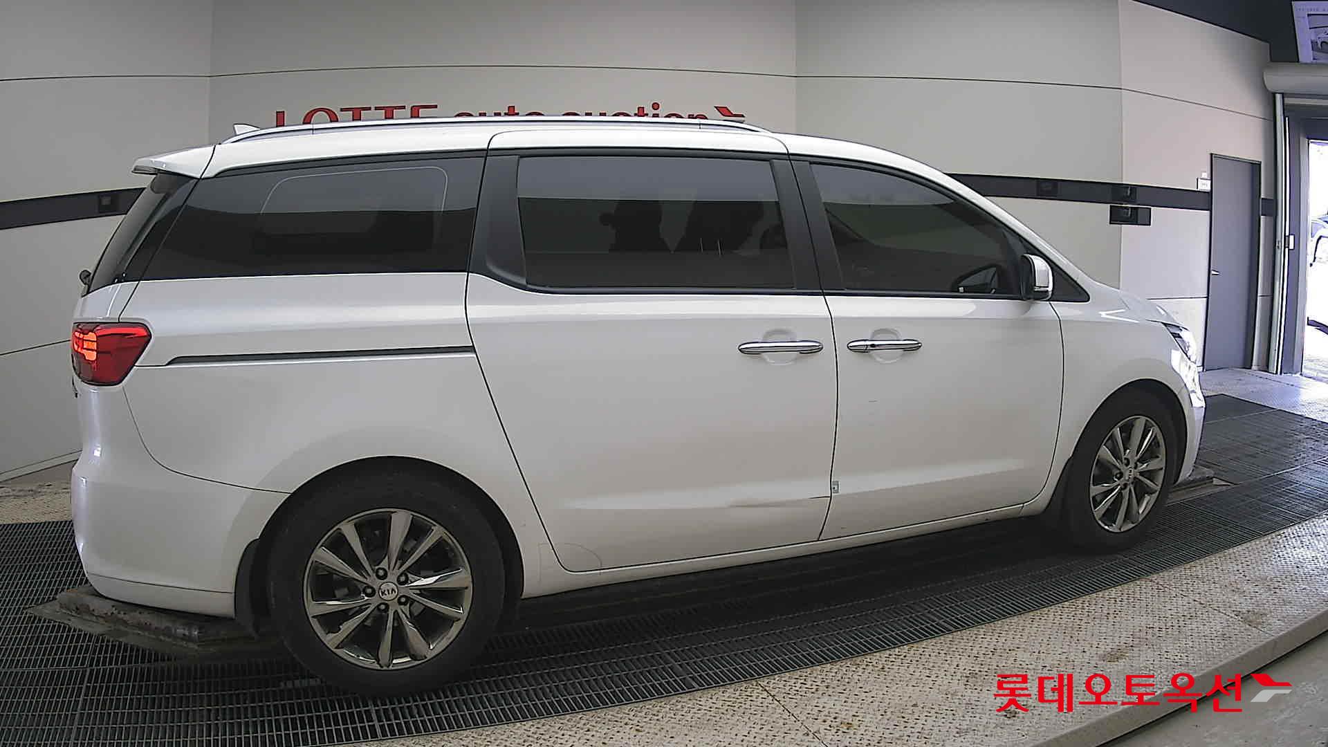 Kia Carnival id 3803781 из Кореи 18