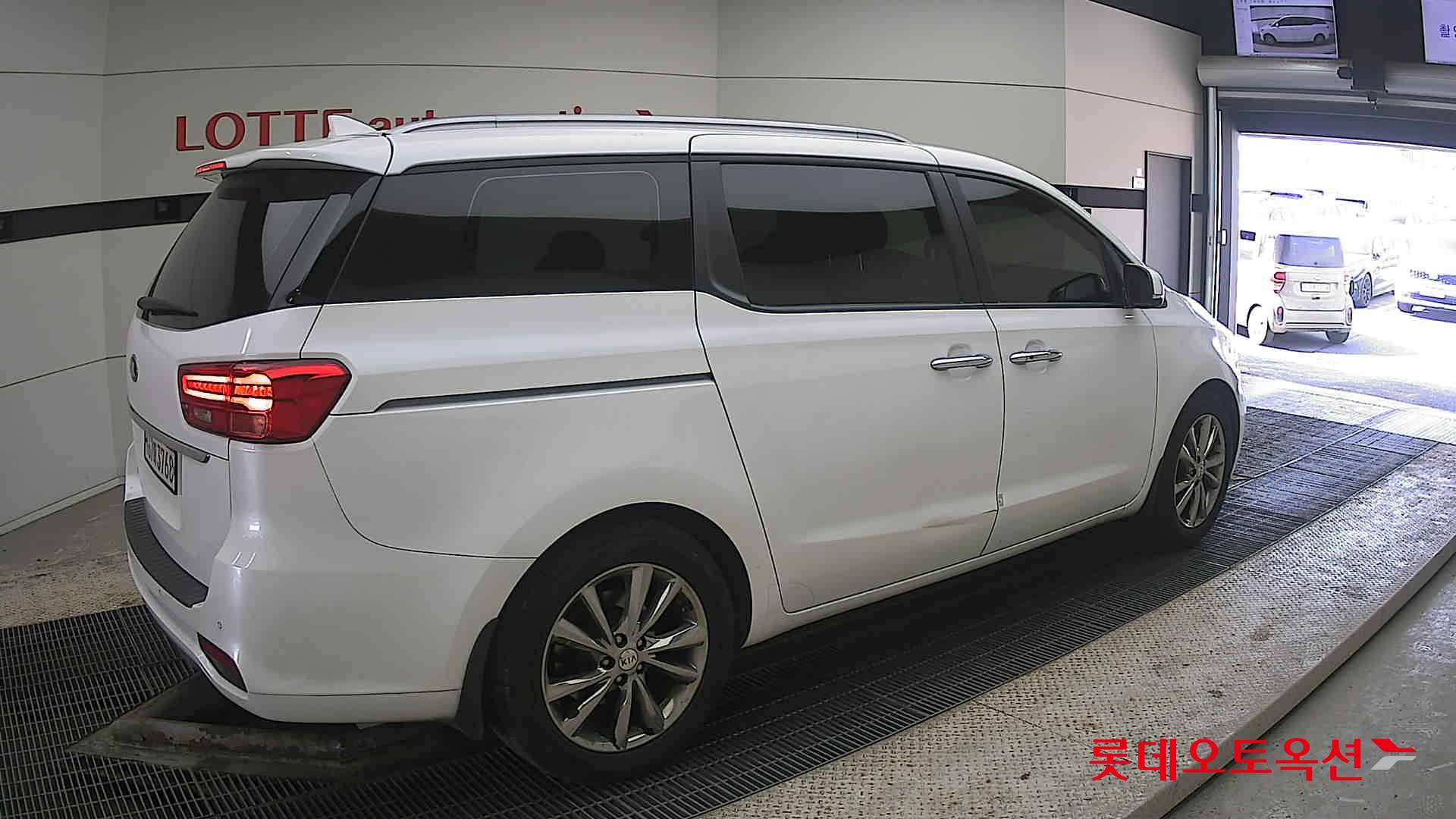 Kia Carnival id 3803781 из Кореи 19