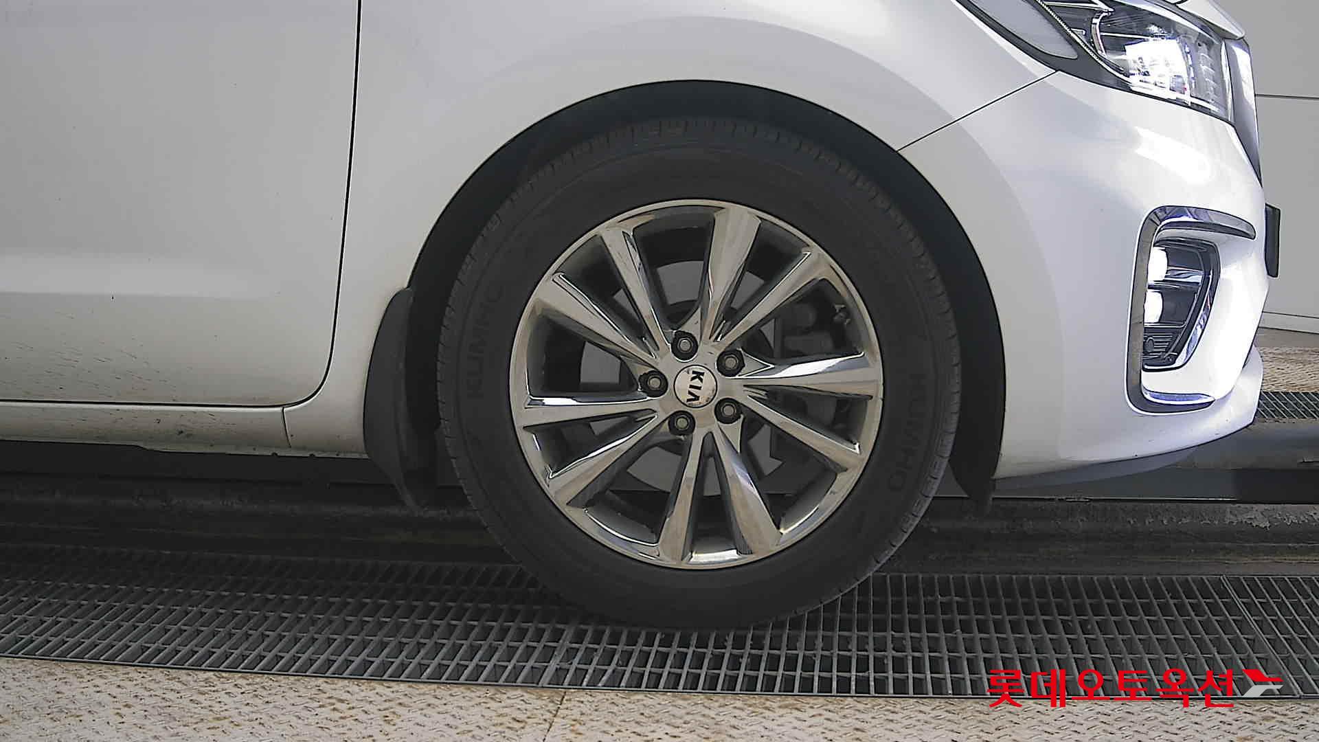 Kia Carnival id 3803781 из Кореи 23