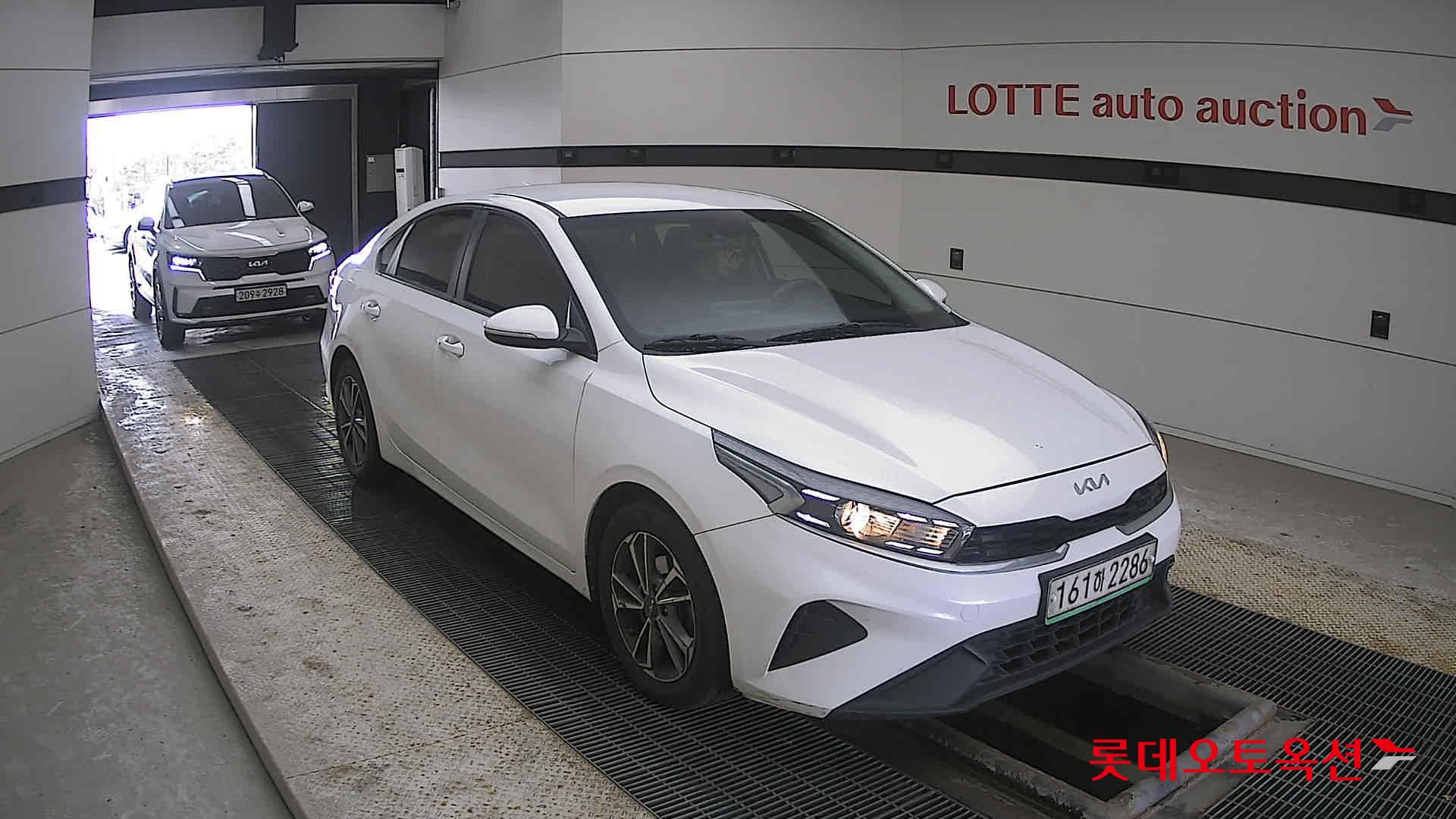 Kia K3 2022 Белый из Кореи, фото 2