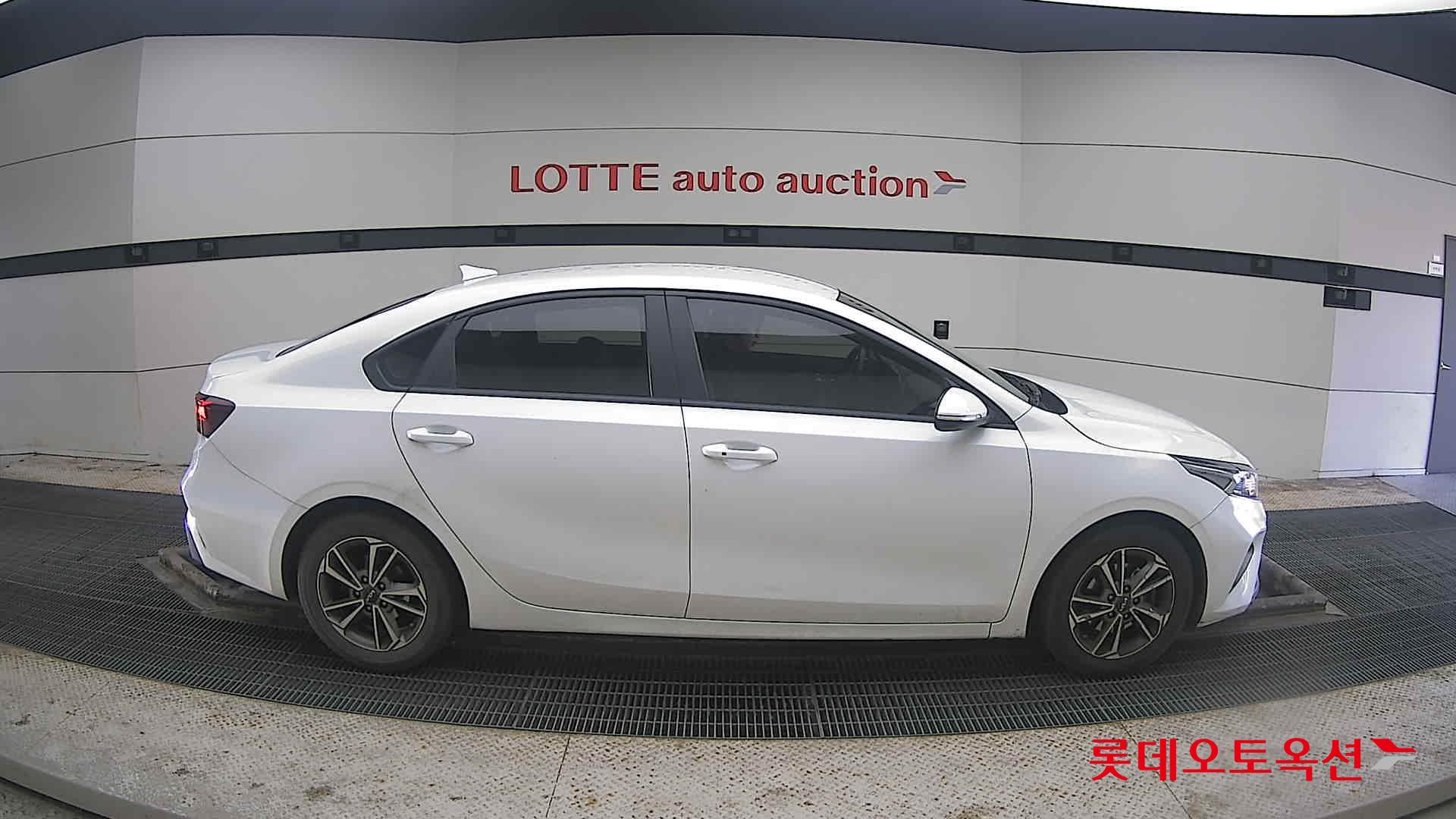 Kia K3 2022 Белый из Кореи, фото 3