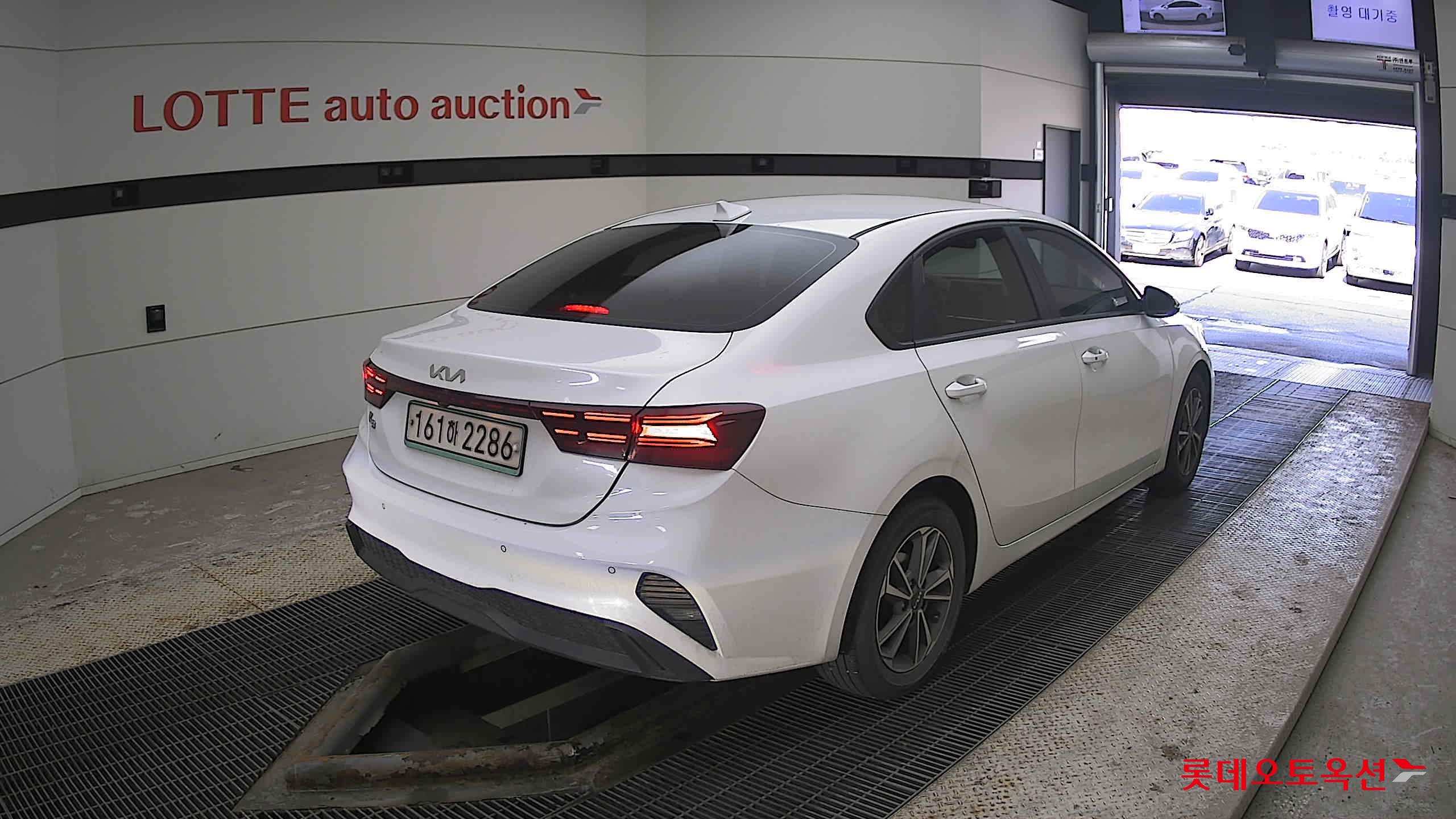 Kia K3 2022 Белый из Кореи, фото 4