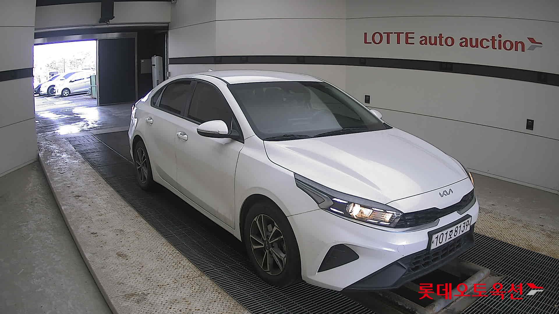 Kia K3 2022 Белый из Кореи, фото 2