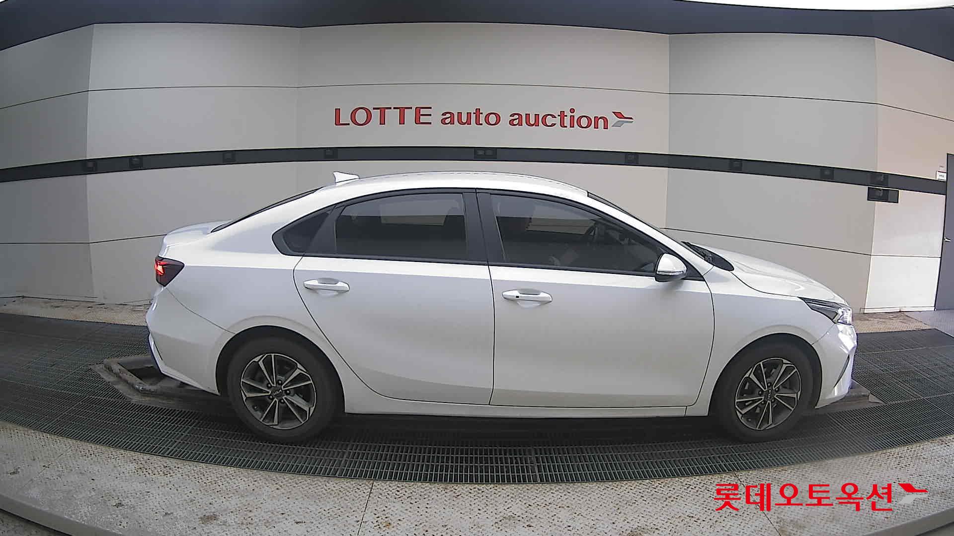 Kia K3 2022 Белый из Кореи, фото 3