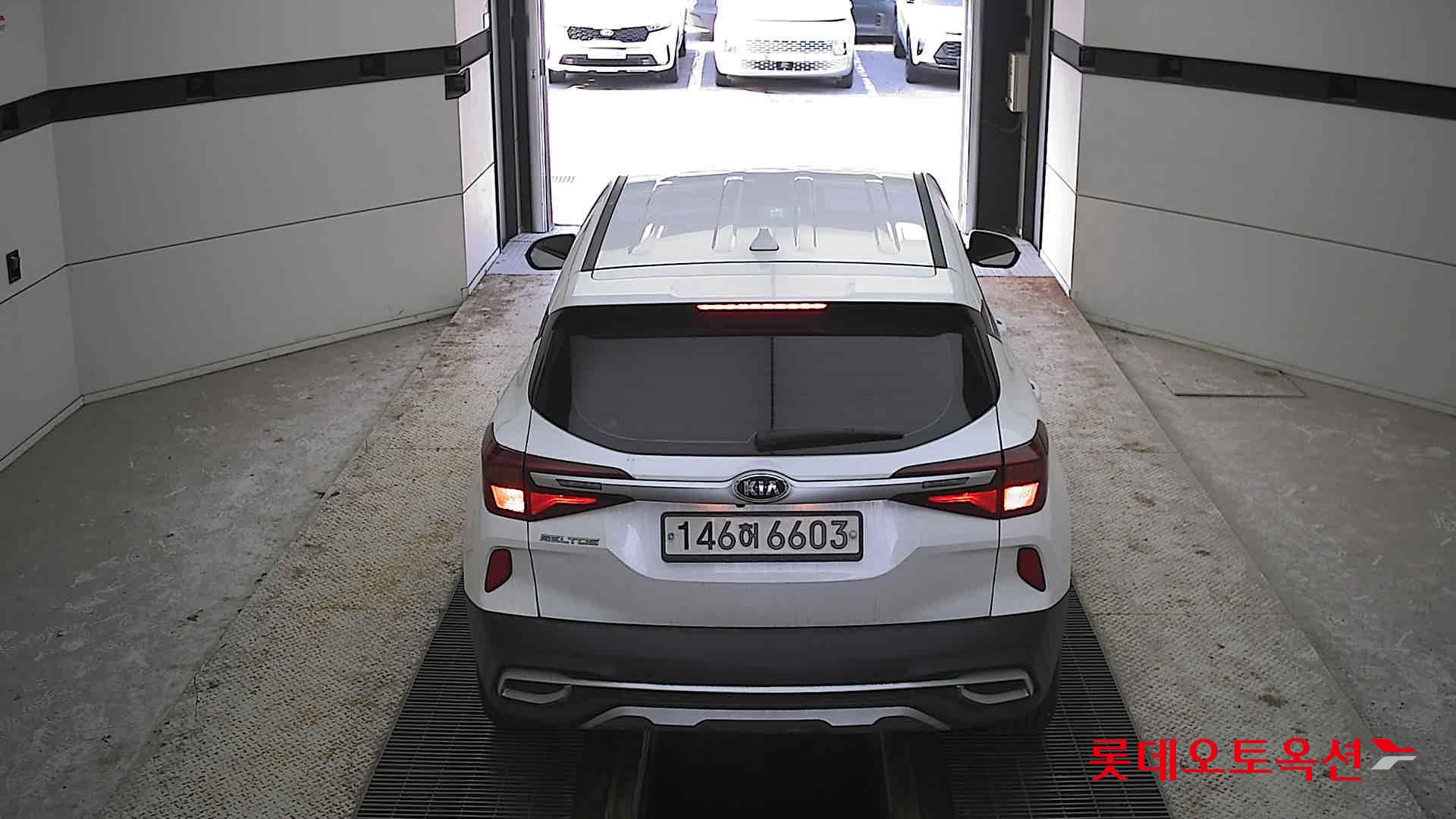 Kia Seltos 2022 Белый из Кореи, фото 5