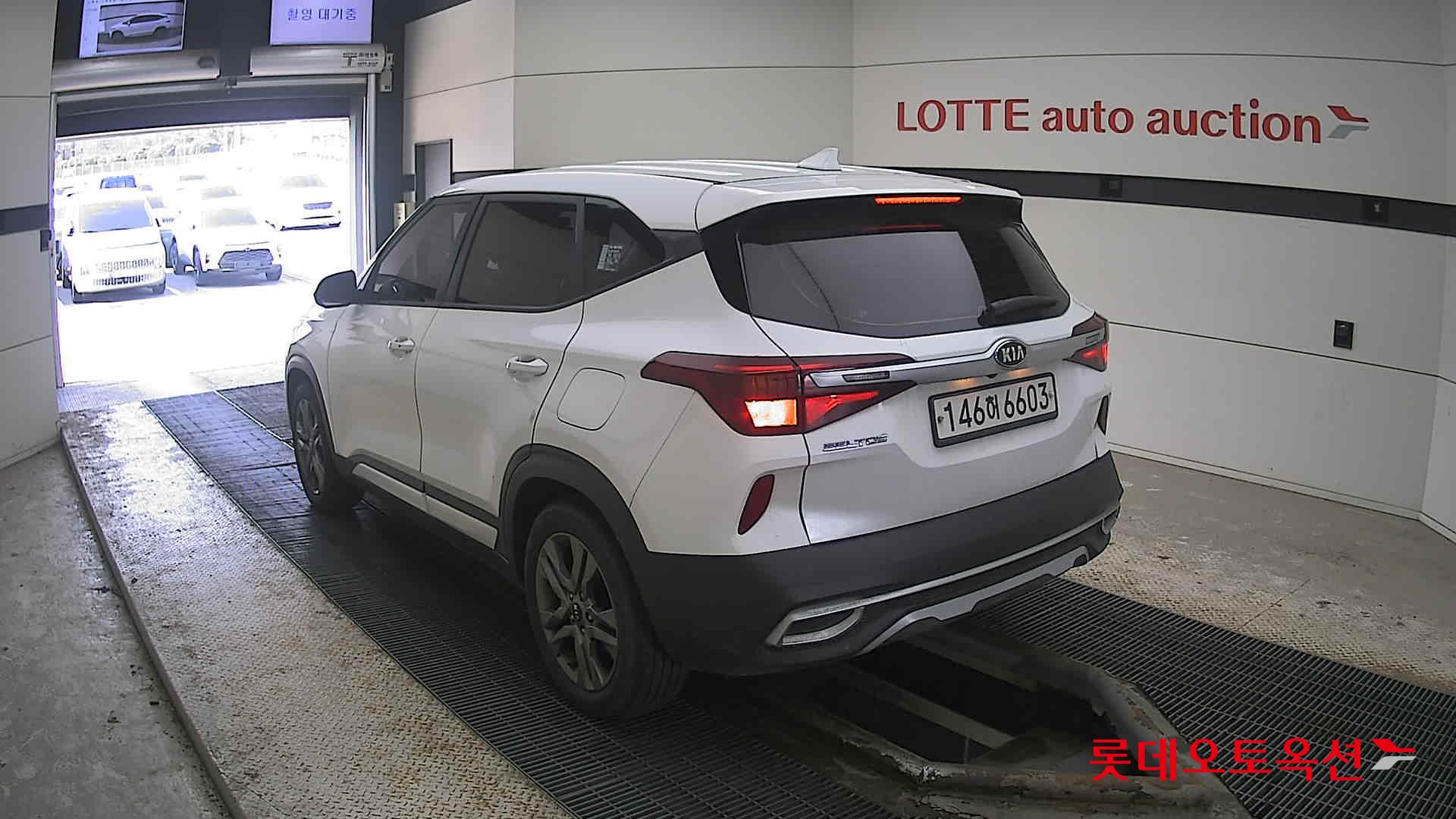 Kia Seltos 2022 Белый из Кореи, фото 6