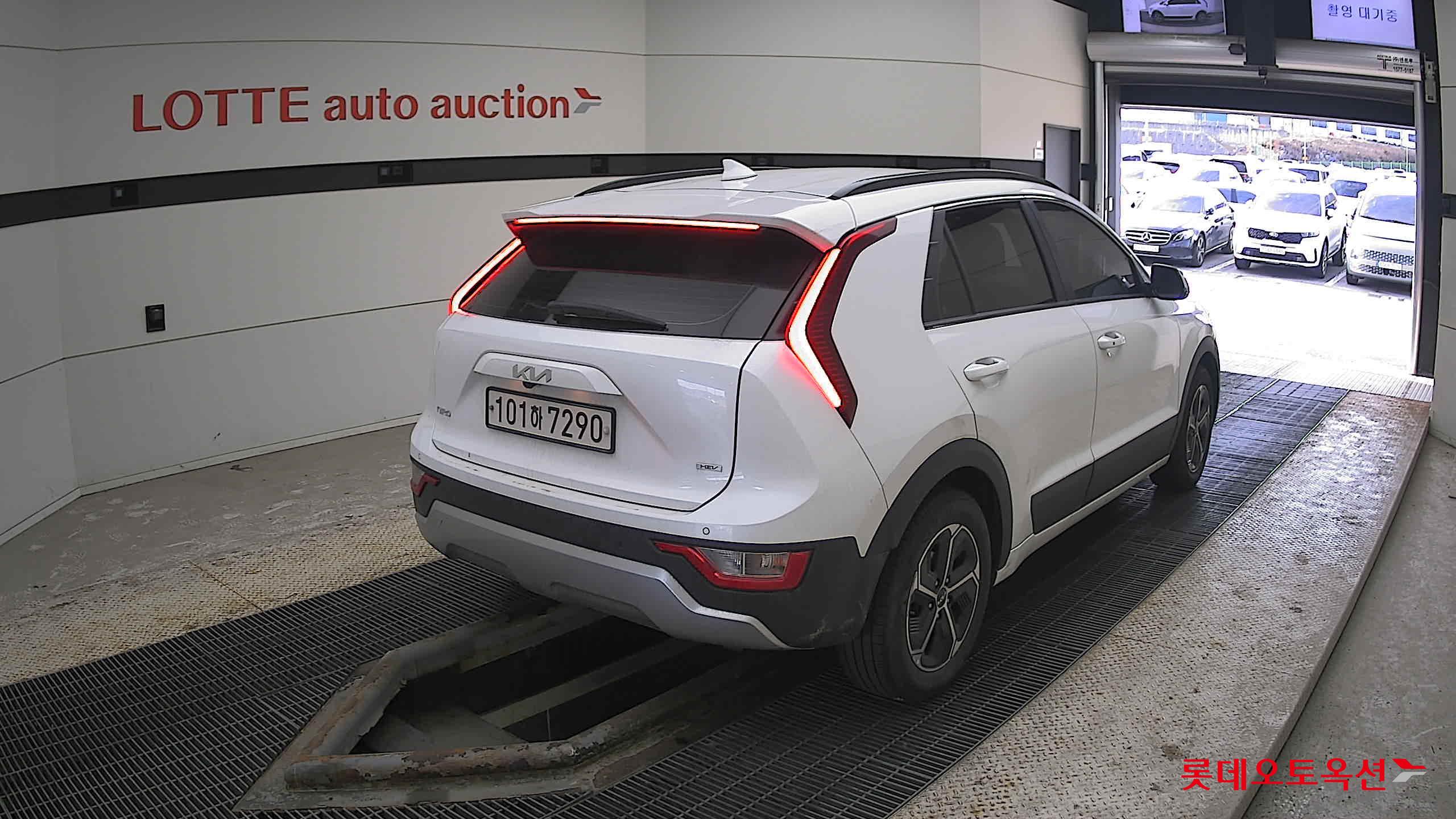 Kia Niro Hybrid 2022 Белый из Кореи, фото 4