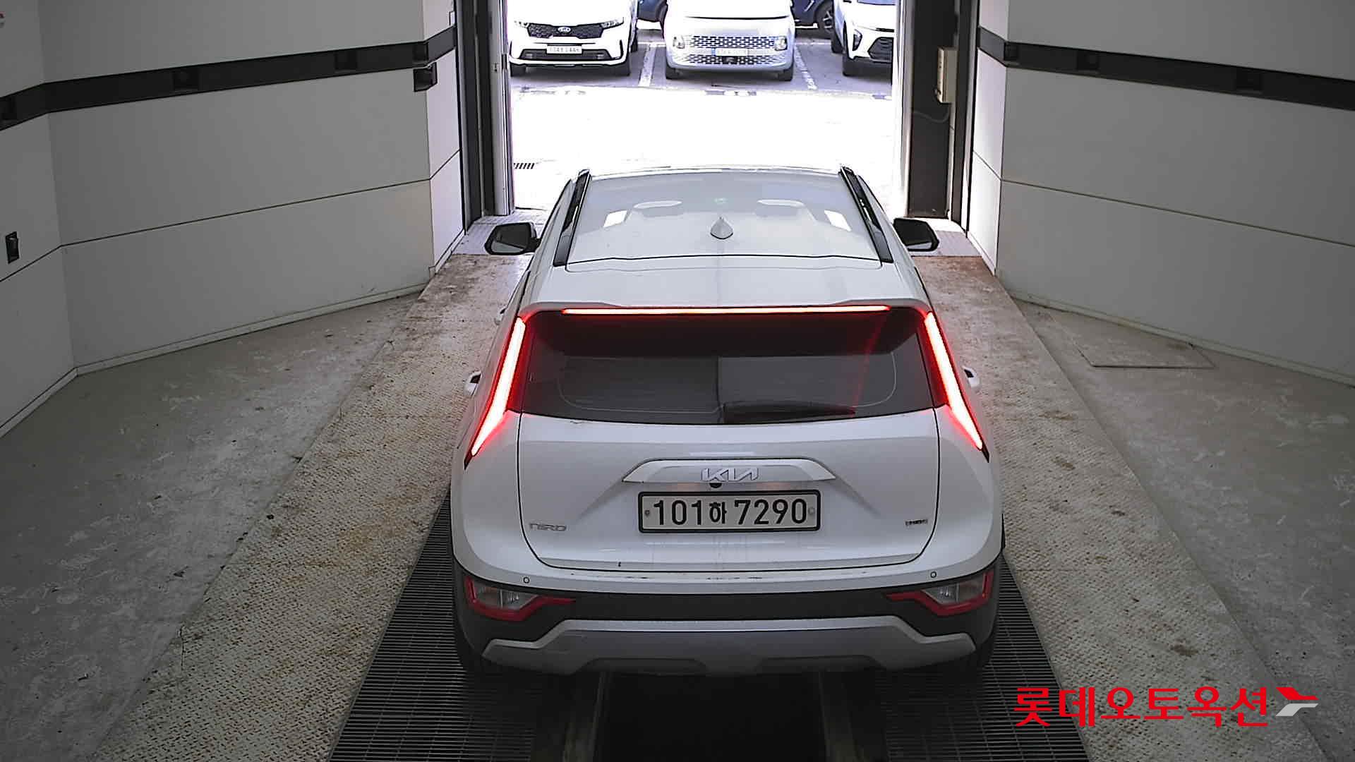 Kia Niro Hybrid 2022 Белый из Кореи, фото 5