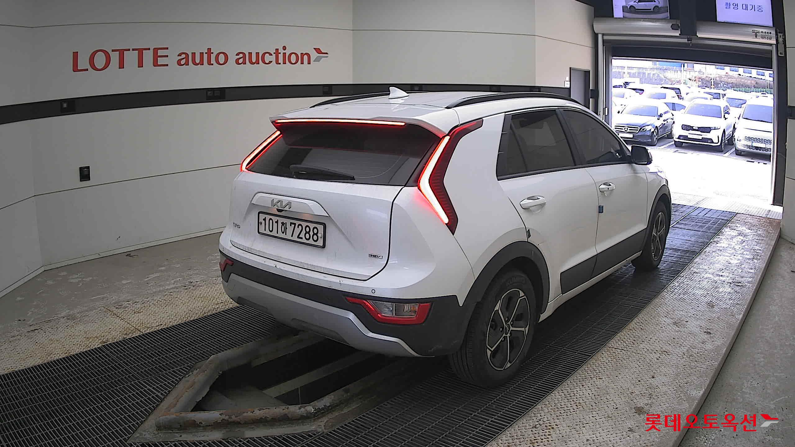 Kia Niro Hybrid 2022 Белый из Кореи, фото 4