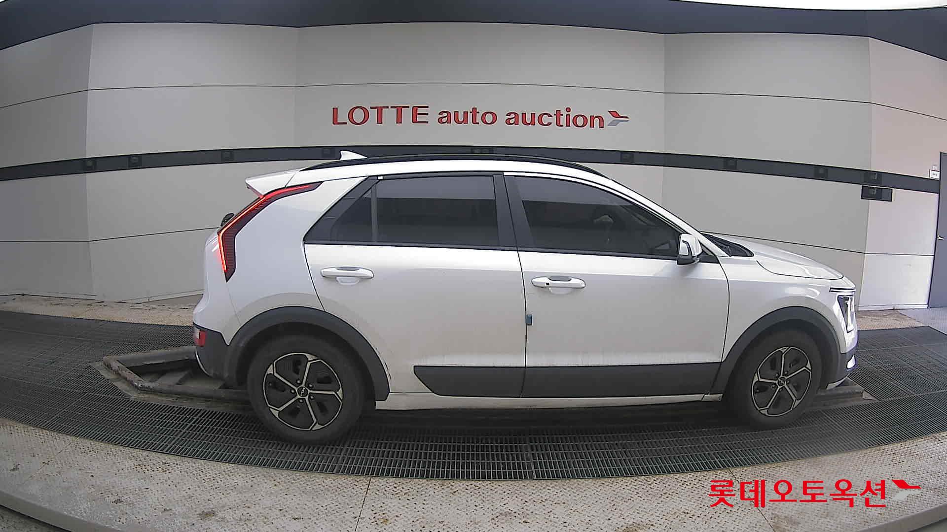 Kia Niro Hybrid 2022 Белый из Кореи, фото 3