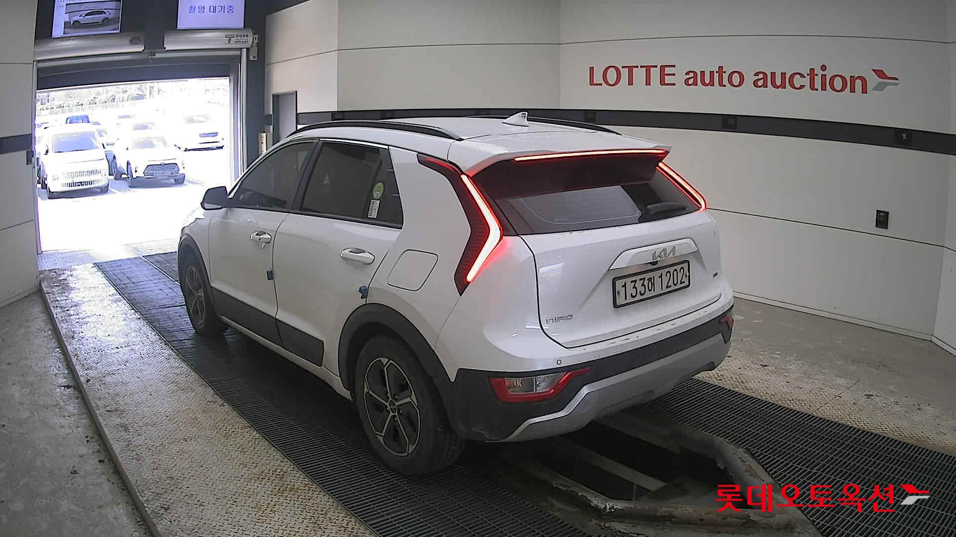 Kia Niro Hybrid 2022 Белый из Кореи, фото 6