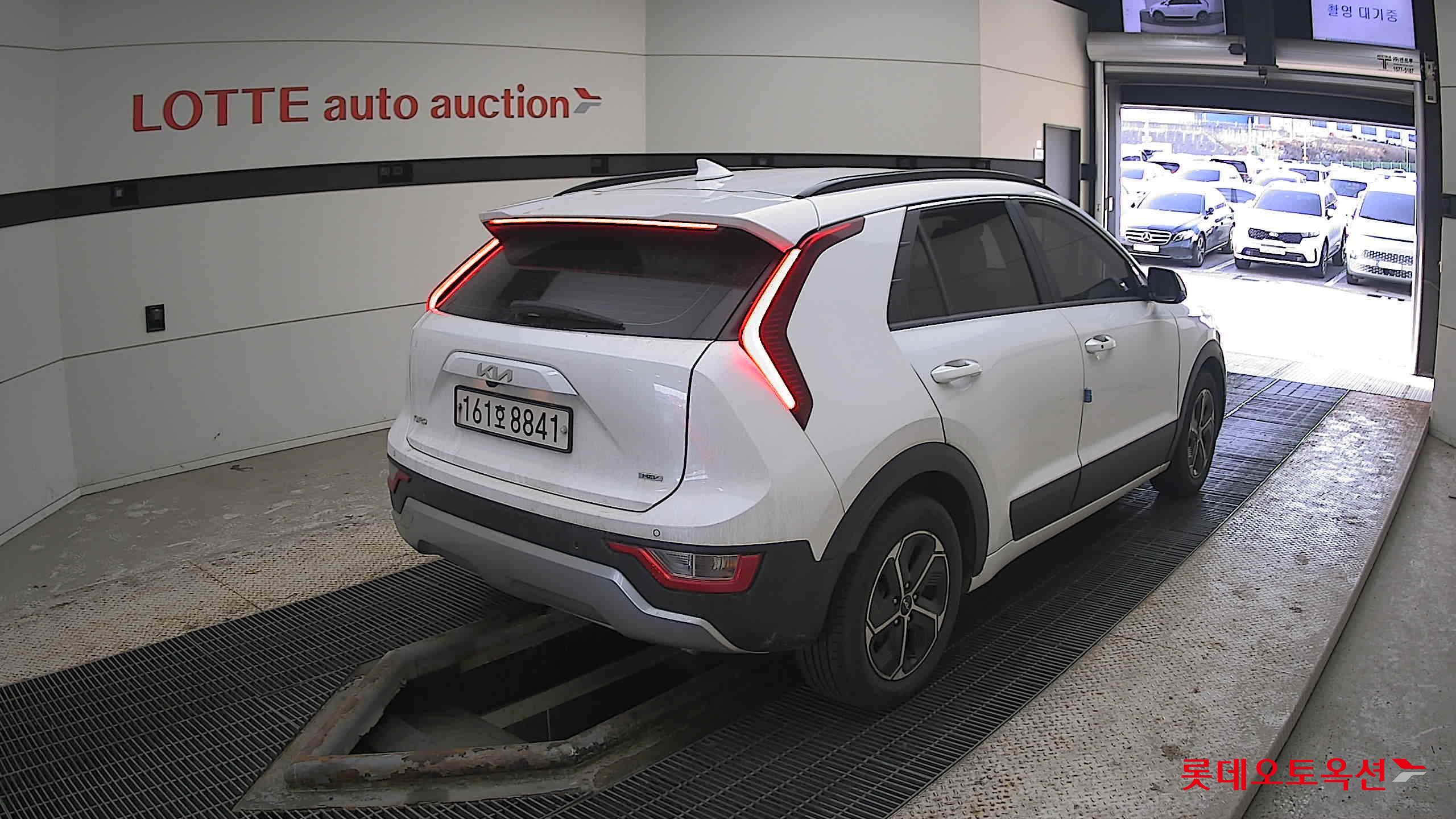 Kia Niro Hybrid 2022 Белый из Кореи, фото 4