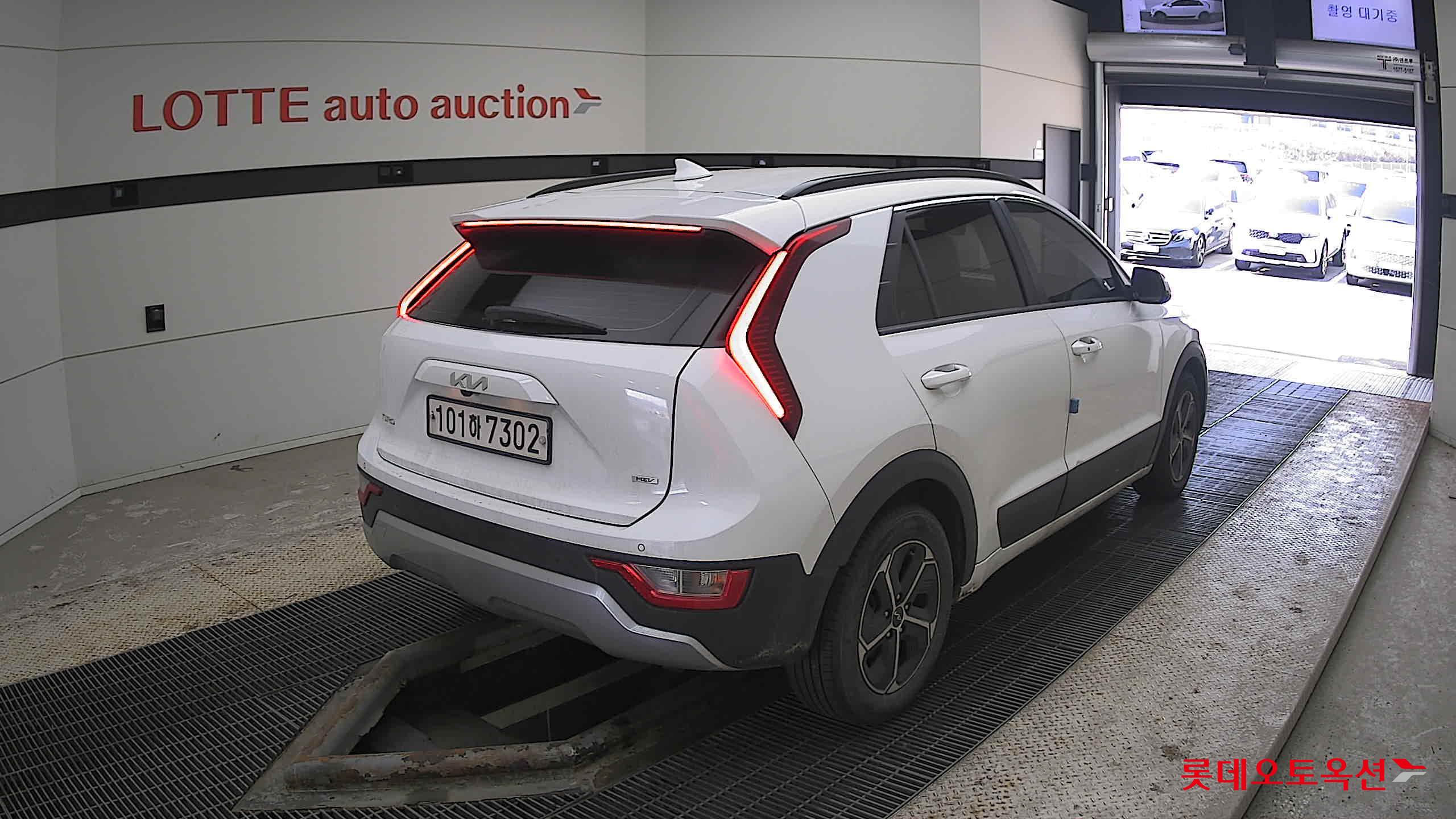 Kia Niro Hybrid 2022 Белый из Кореи, фото 4