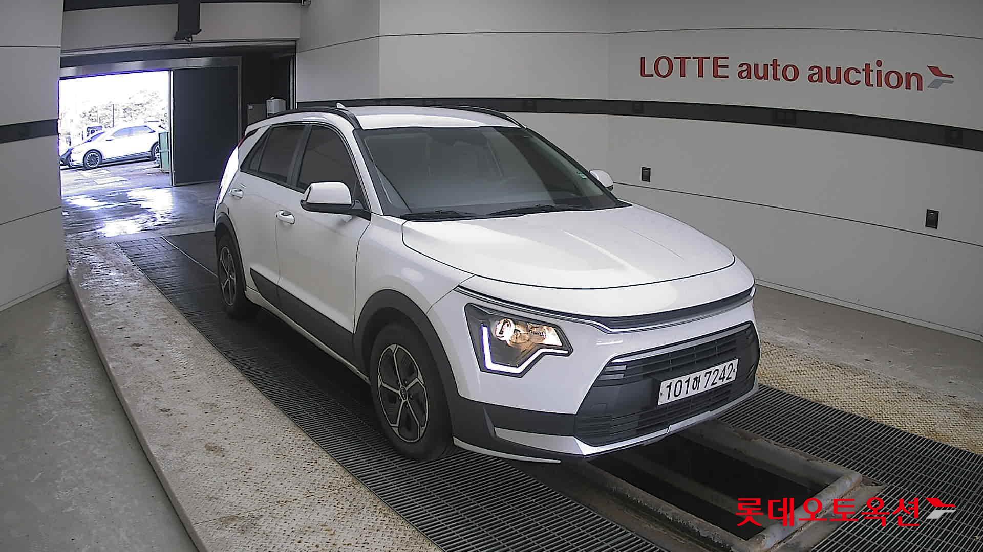 Kia Niro Hybrid 2022 Белый из Кореи, фото 2