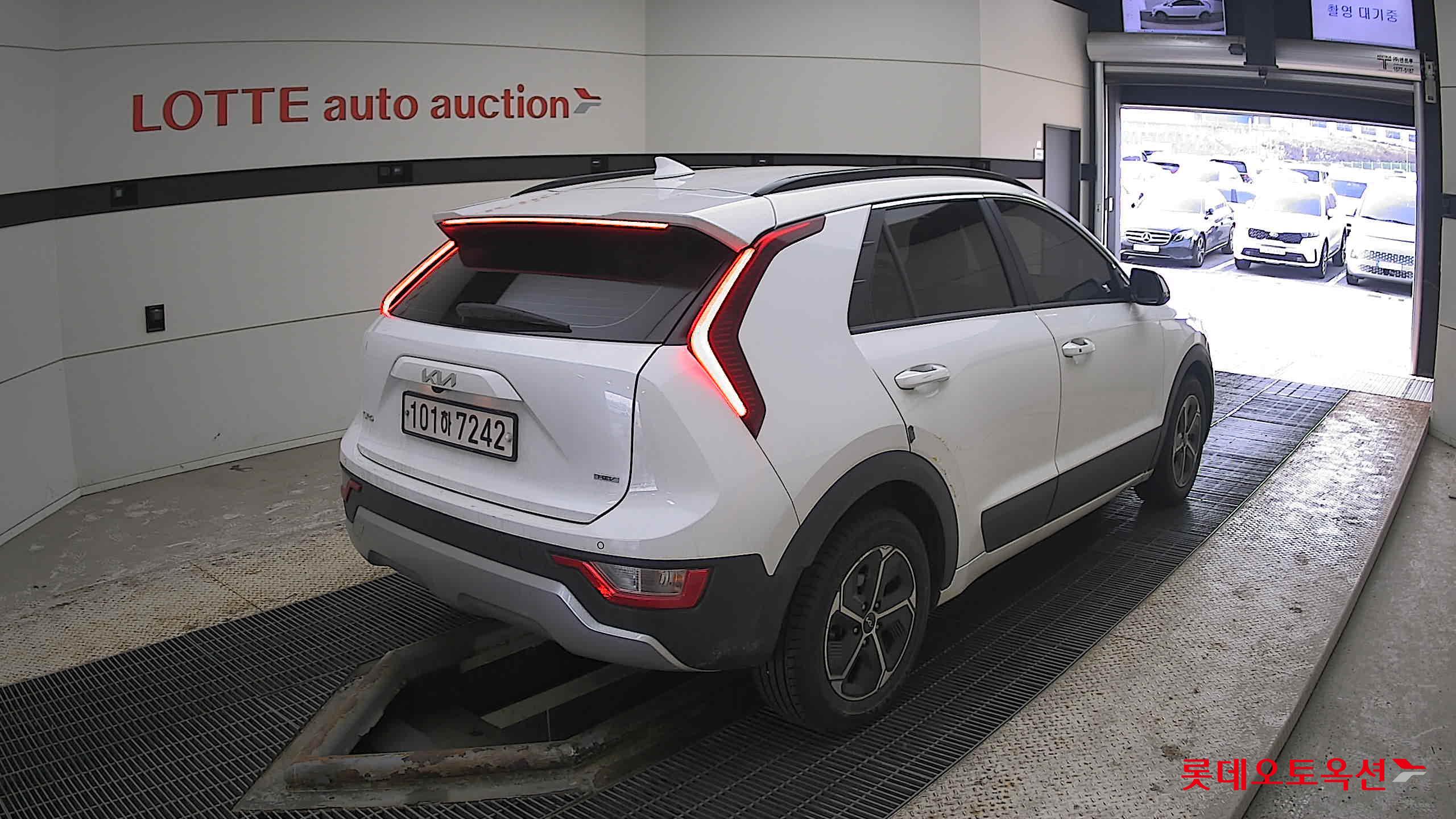 Kia Niro Hybrid 2022 Белый из Кореи, фото 4