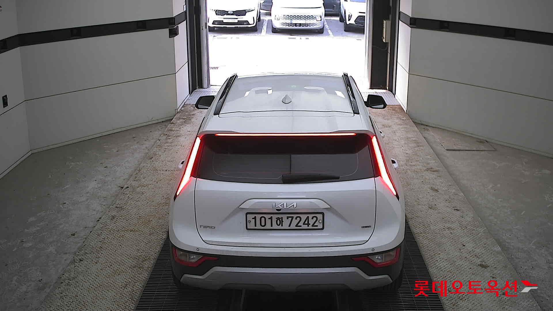 Kia Niro Hybrid 2022 Белый из Кореи, фото 5