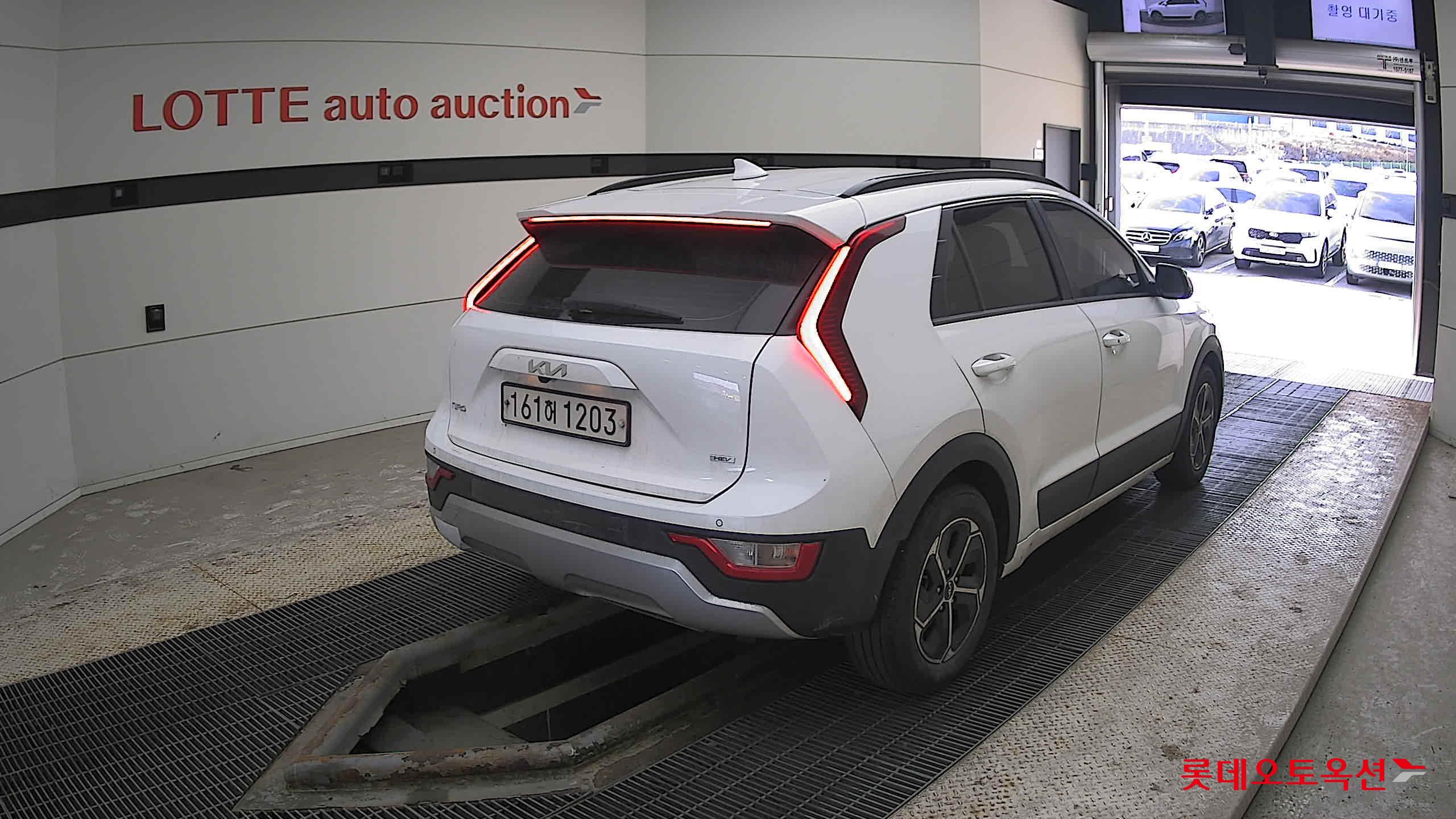 Kia Niro Hybrid 2022 Белый из Кореи, фото 4