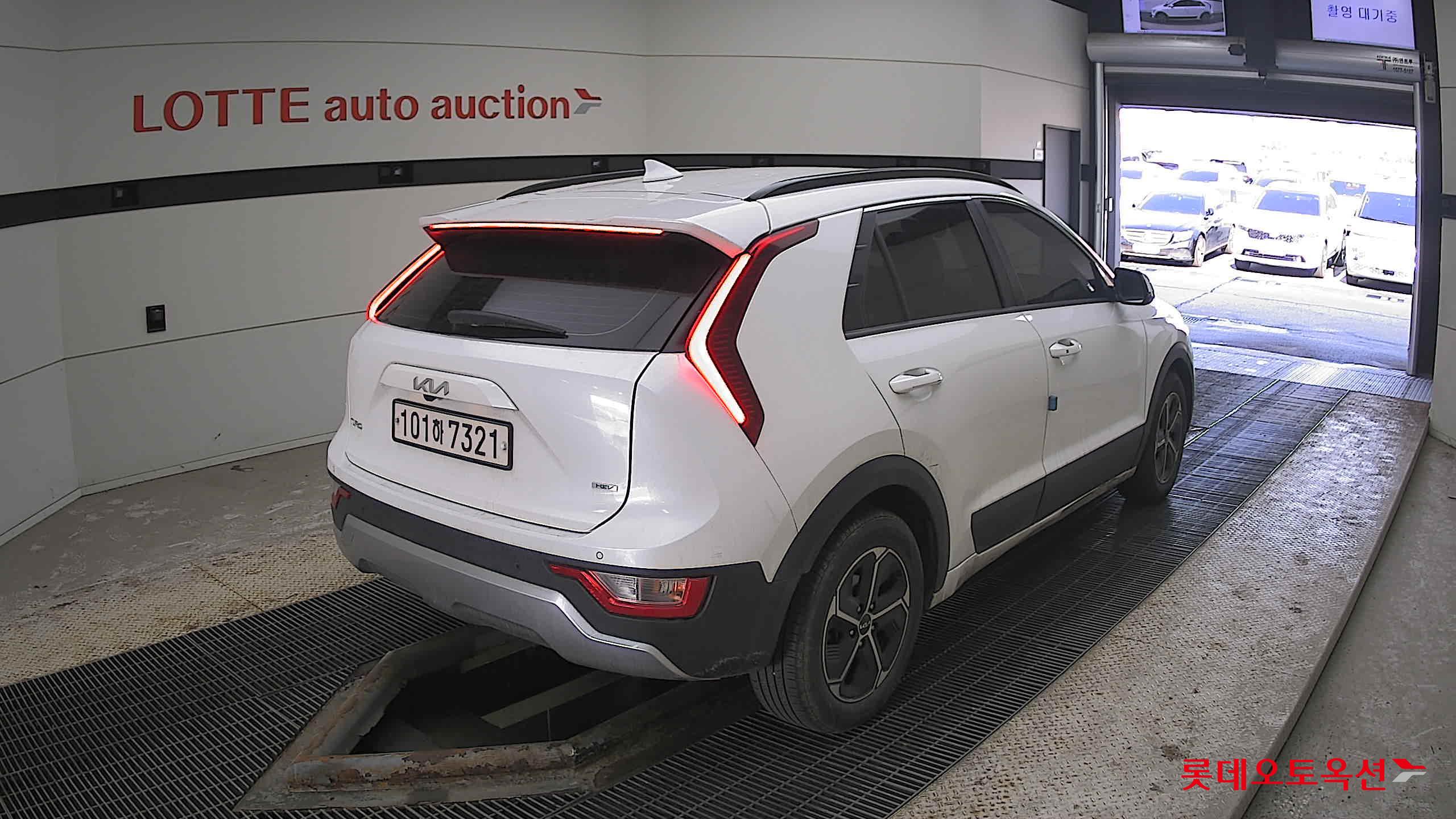 Kia Niro Hybrid 2022 Белый из Кореи, фото 4