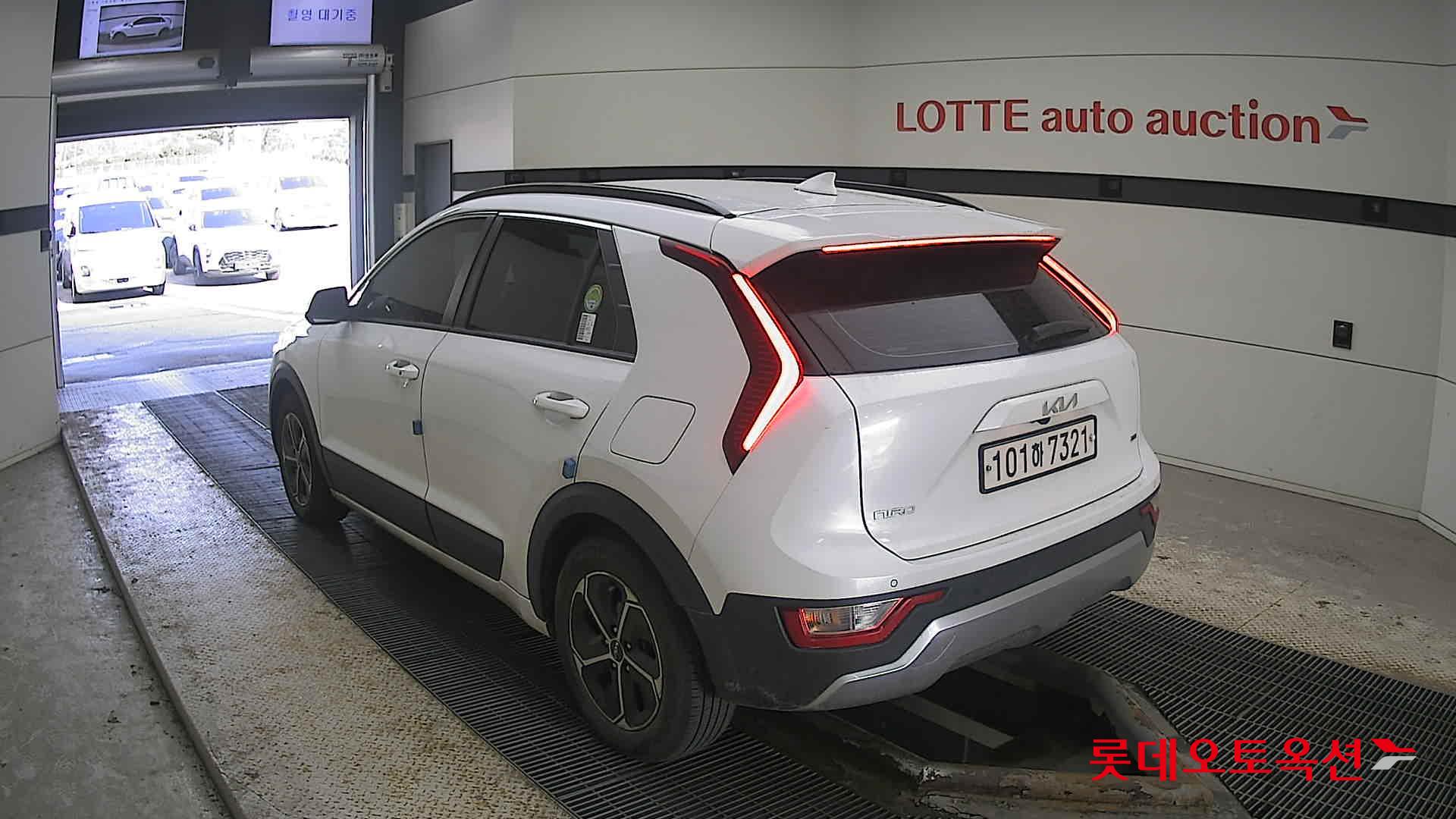 Kia Niro Hybrid 2022 Белый из Кореи, фото 6