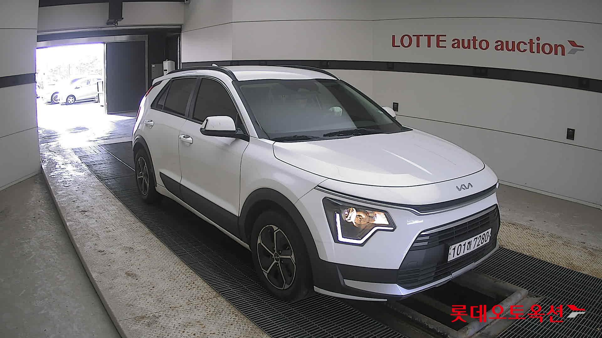 Kia Niro Hybrid 2022 Белый из Кореи, фото 2