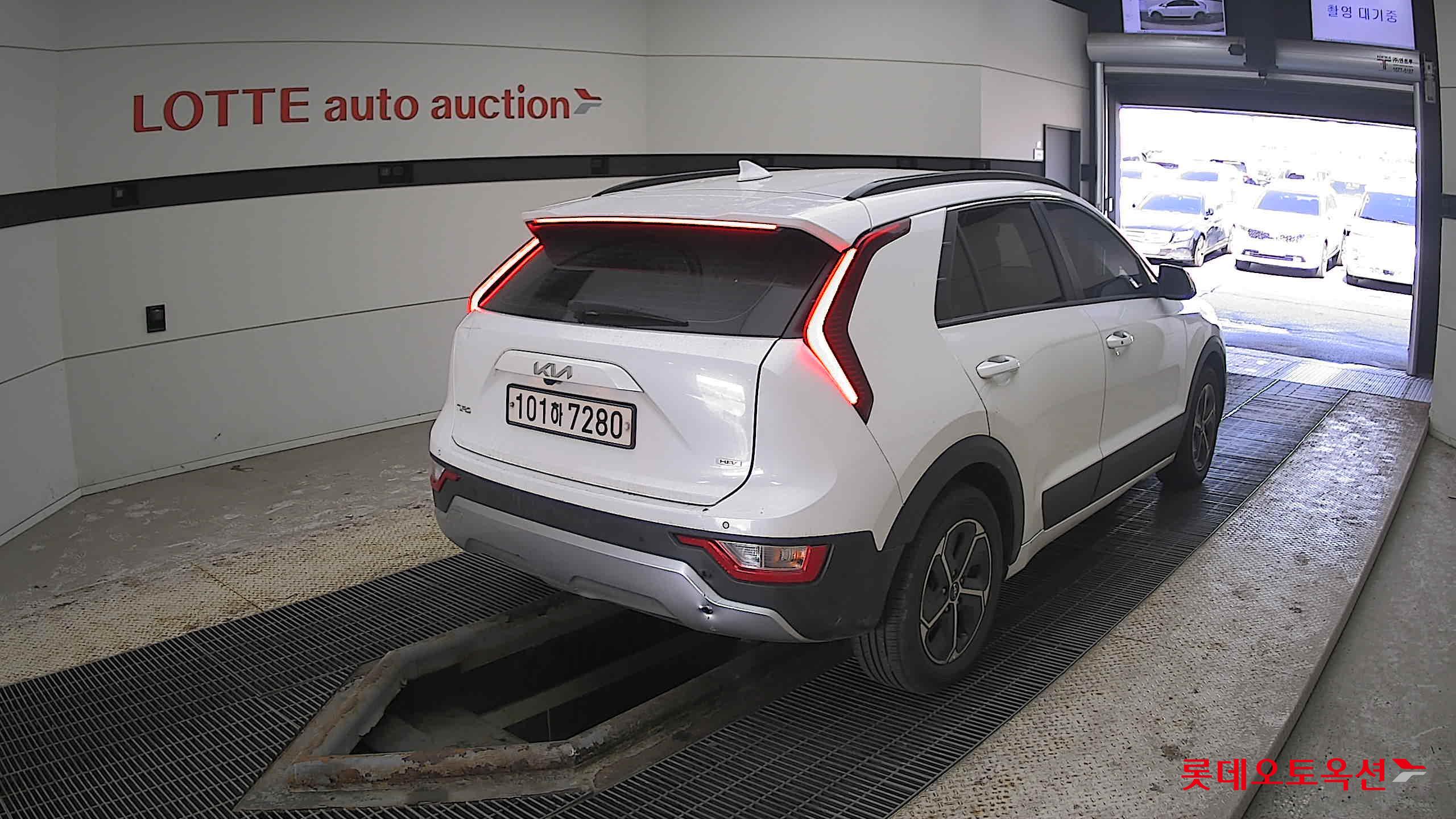 Kia Niro Hybrid 2022 Белый из Кореи, фото 4