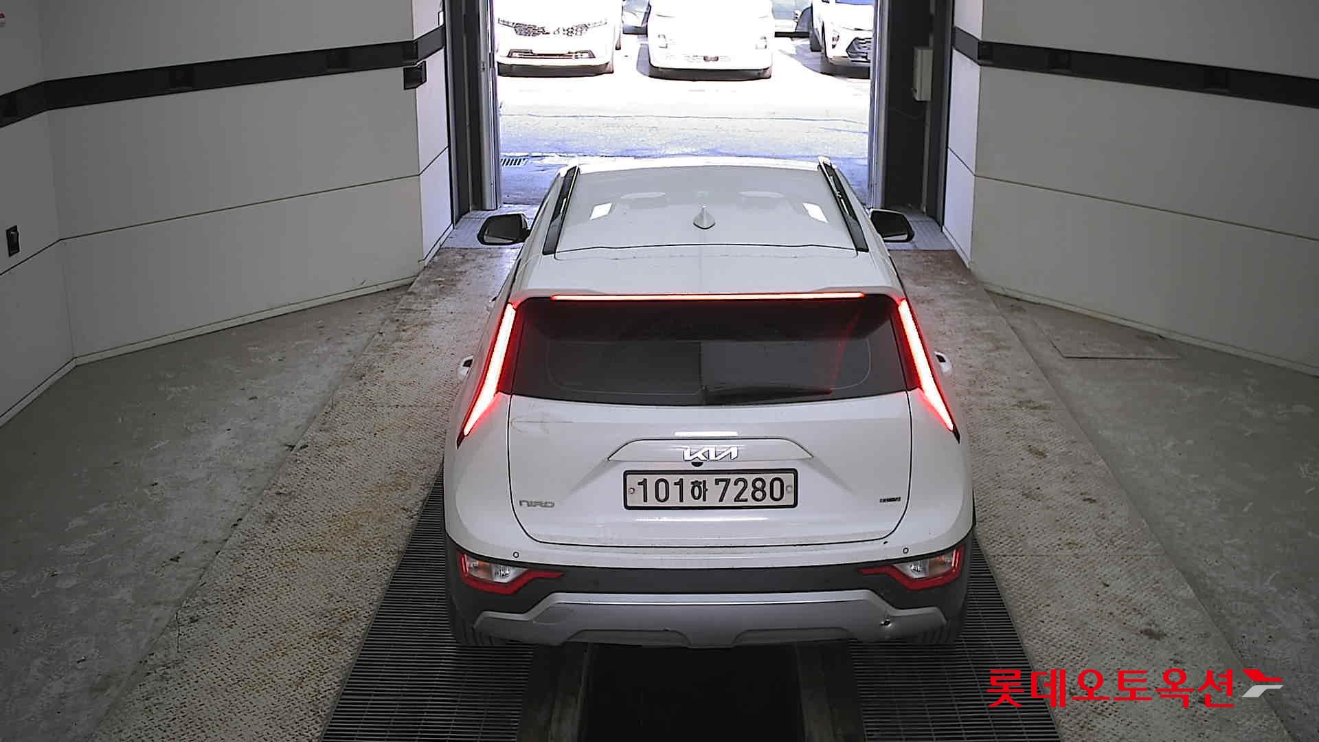 Kia Niro Hybrid 2022 Белый из Кореи, фото 5