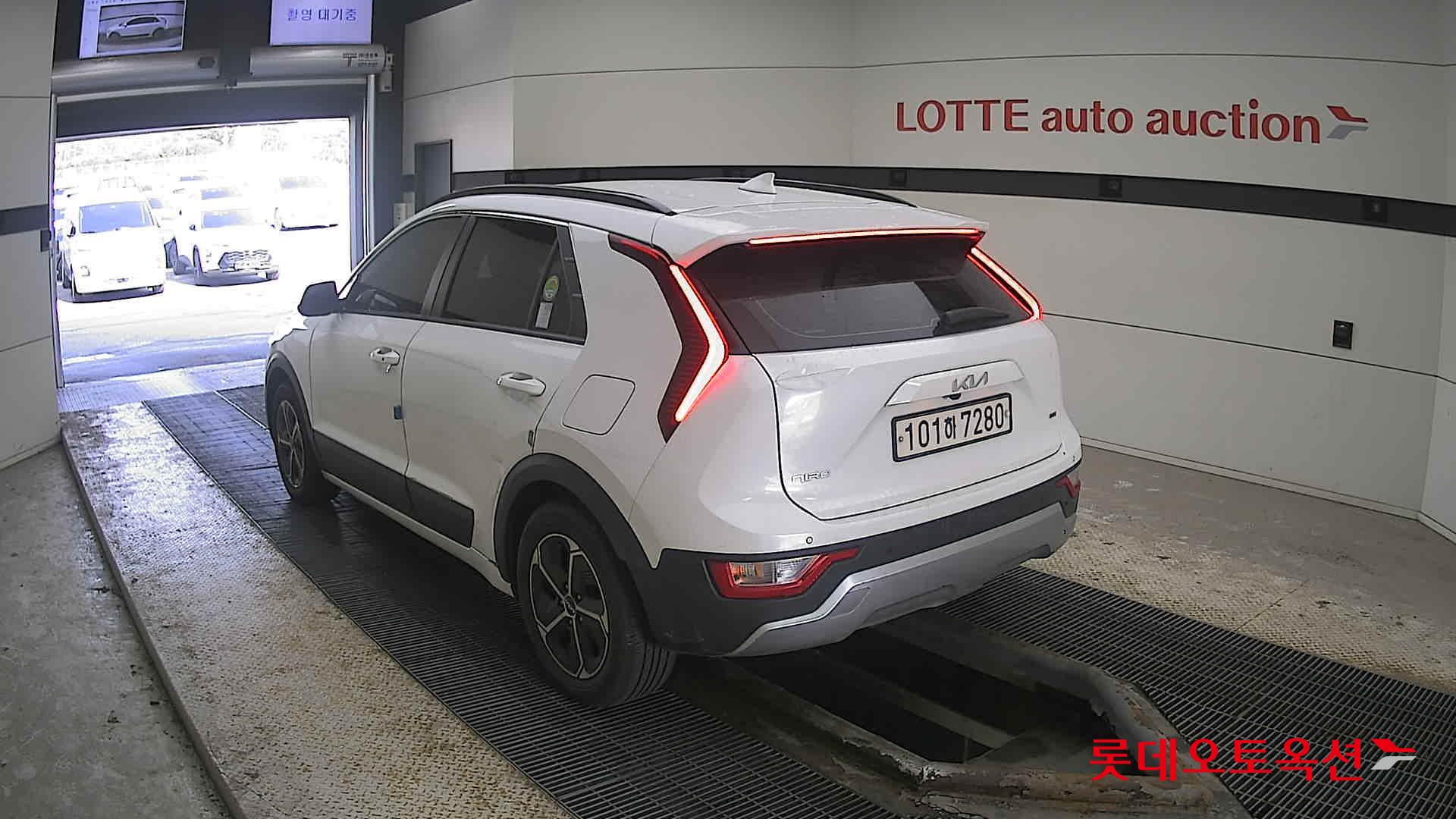 Kia Niro Hybrid 2022 Белый из Кореи, фото 6