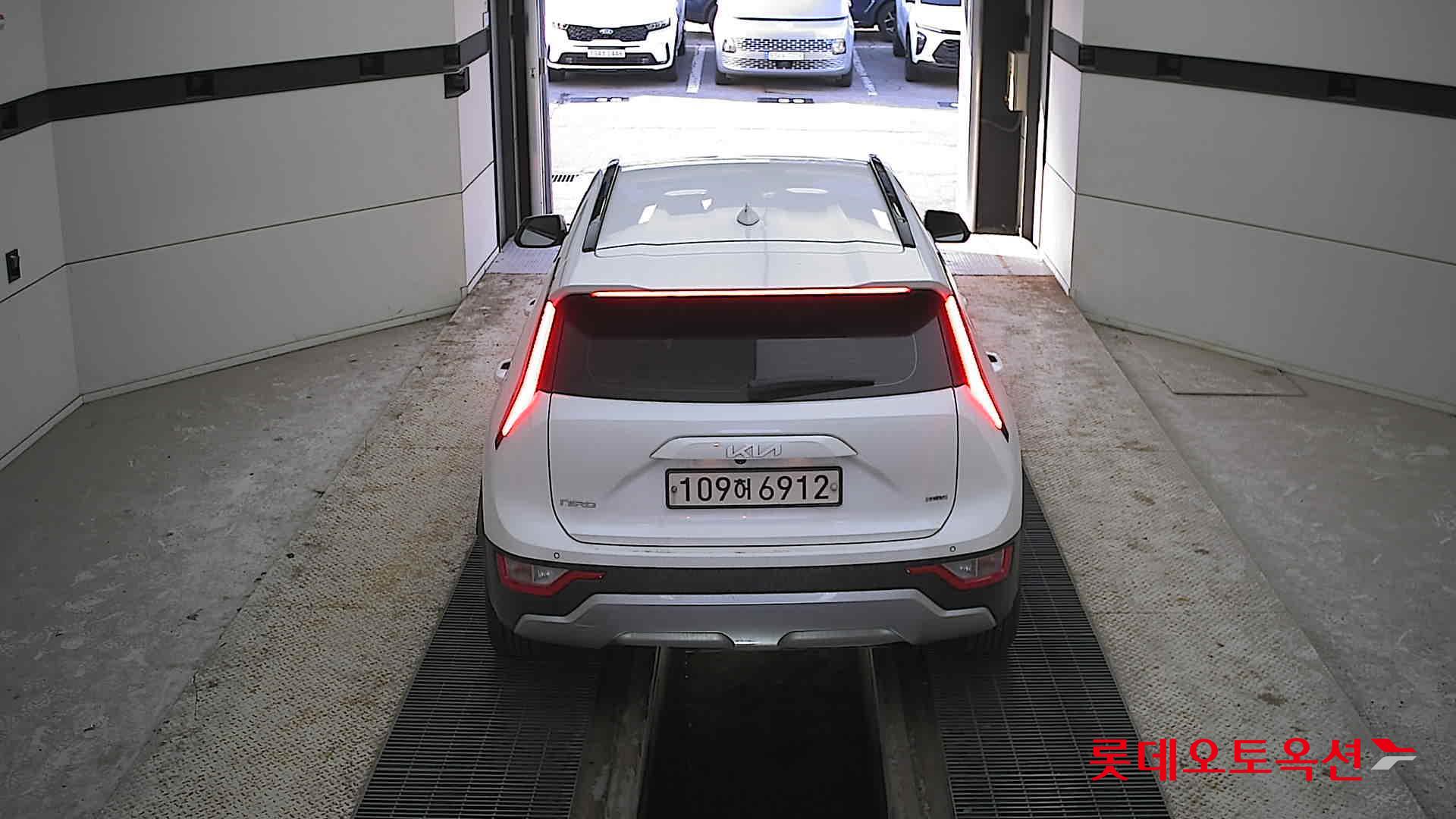 Kia Niro Hybrid 2022 Белый из Кореи, фото 5