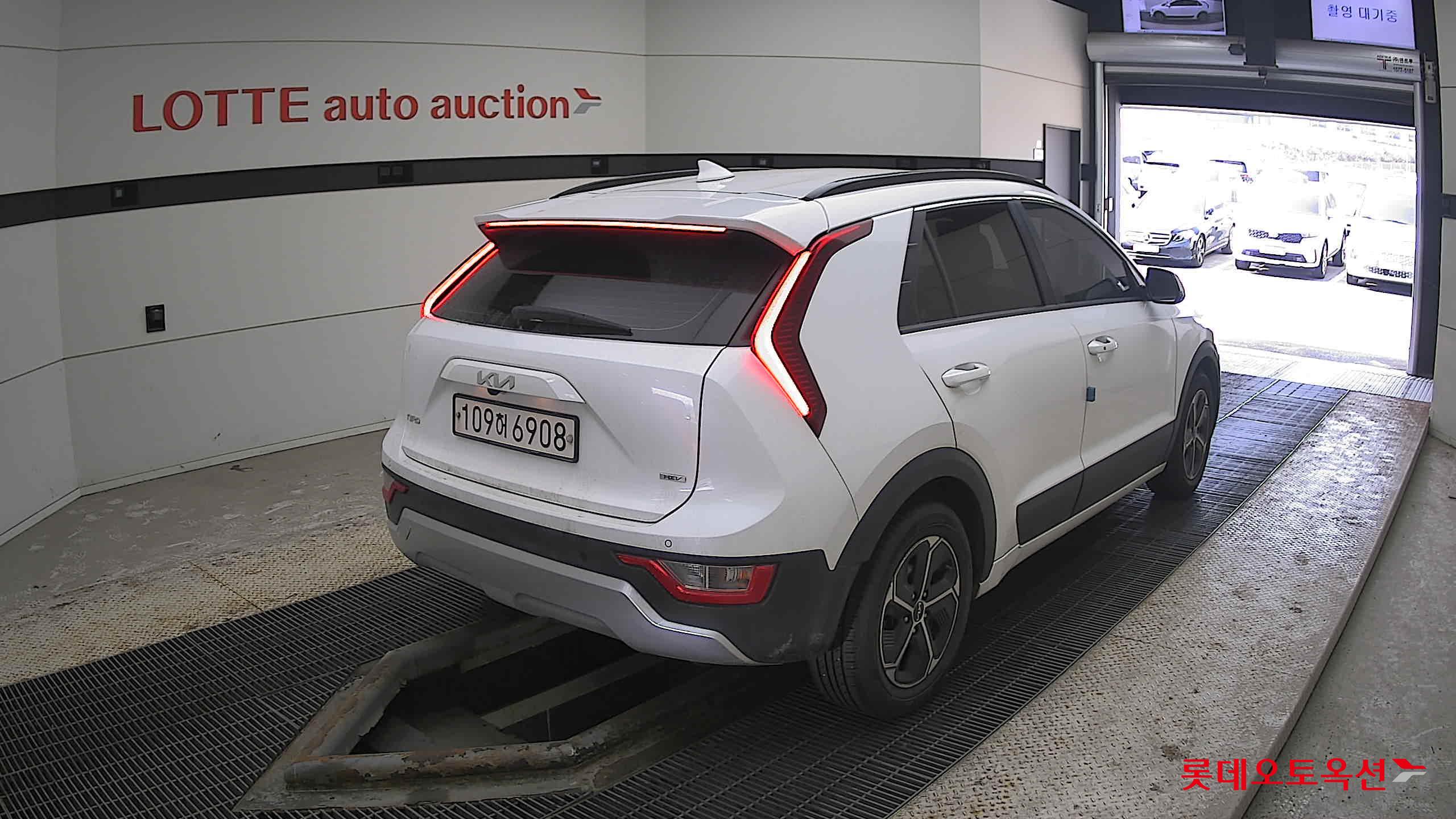 Kia Niro Hybrid 2022 Белый из Кореи, фото 4