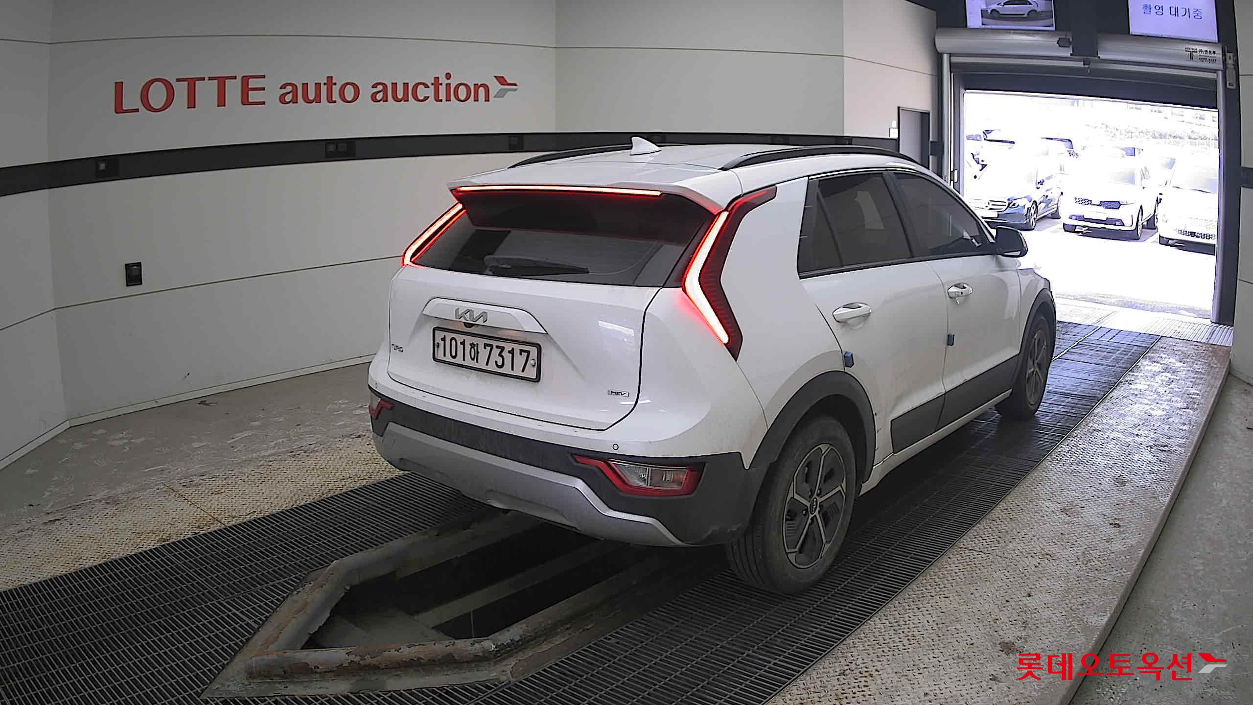 Kia Niro Hybrid 2022 Белый из Кореи, фото 4