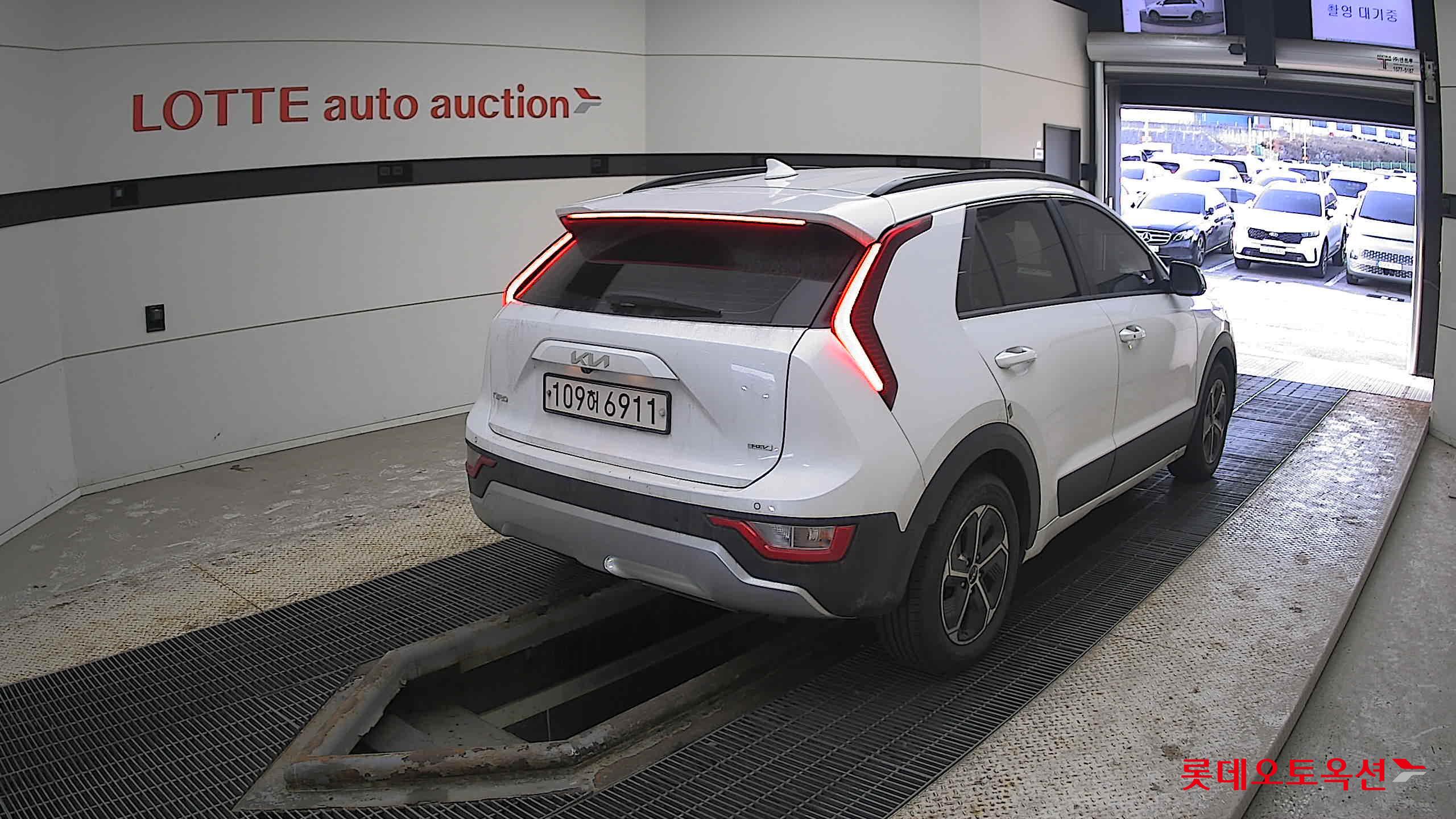 Kia Niro Hybrid 2022 Белый из Кореи, фото 4