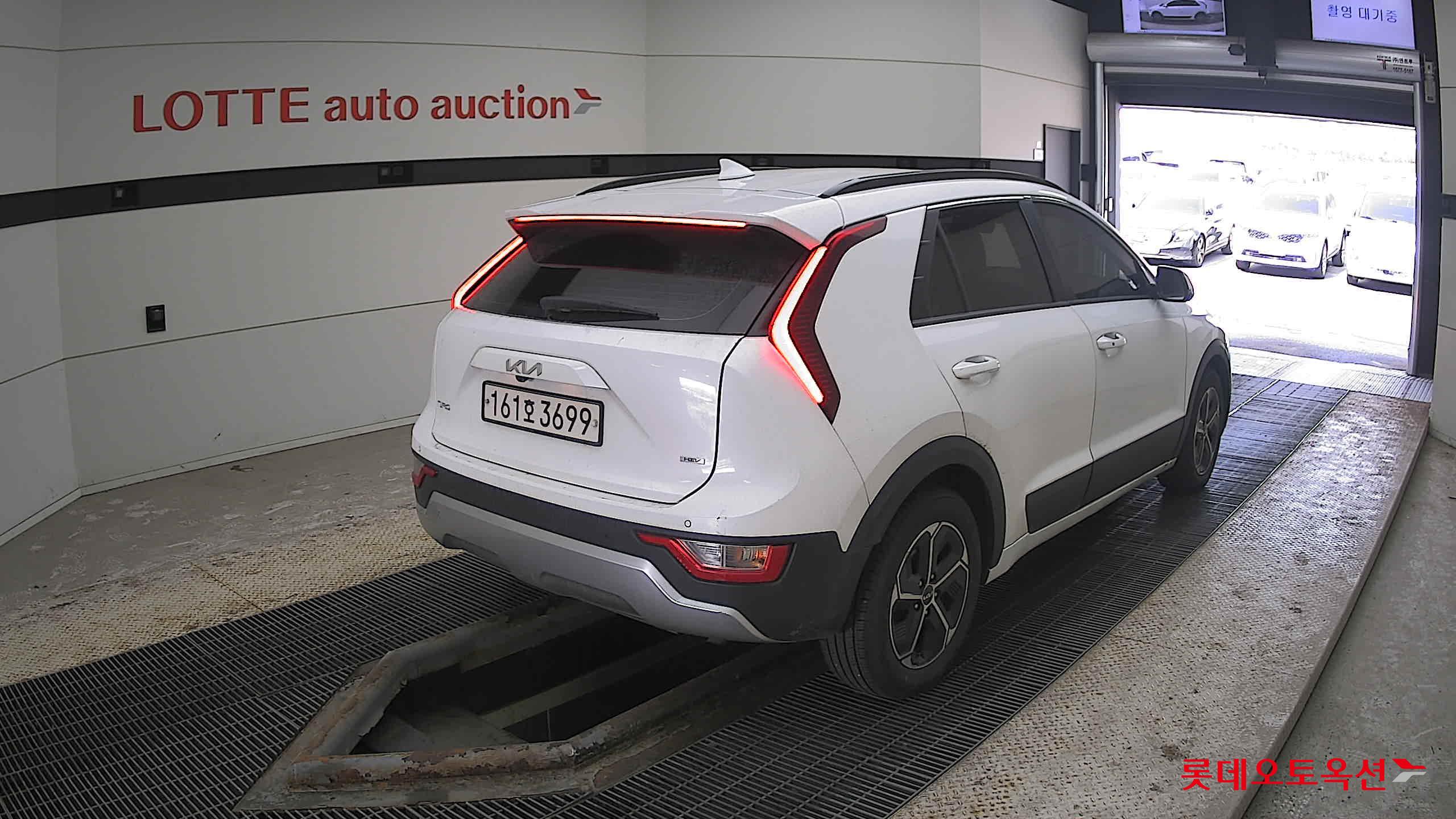 Kia Niro Hybrid 2022 Белый из Кореи, фото 4