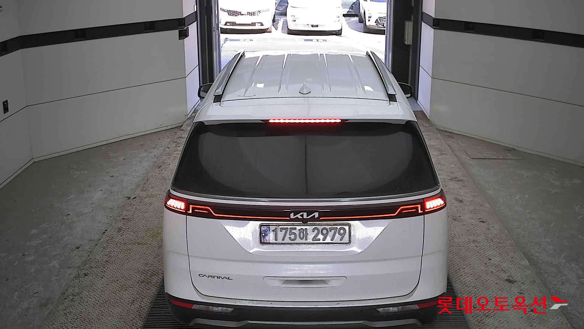 Kia Carnival 2023 Белый из Кореи, фото 5