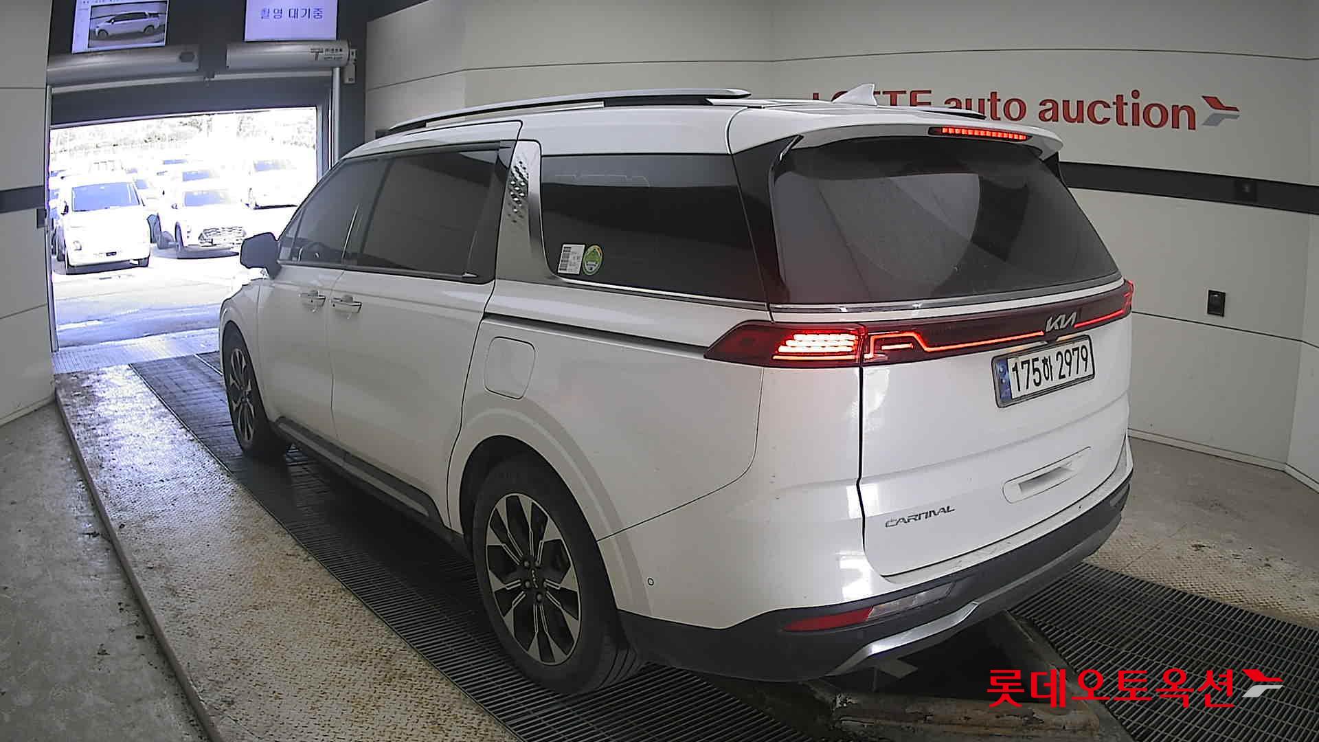 Kia Carnival 2023 Белый из Кореи, фото 6