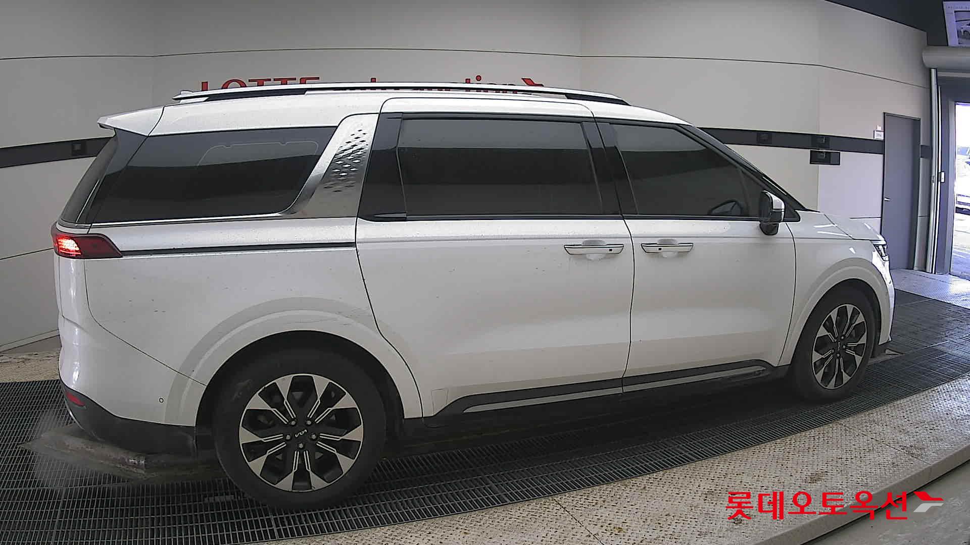 Kia Carnival id 3822990 из Кореи 18