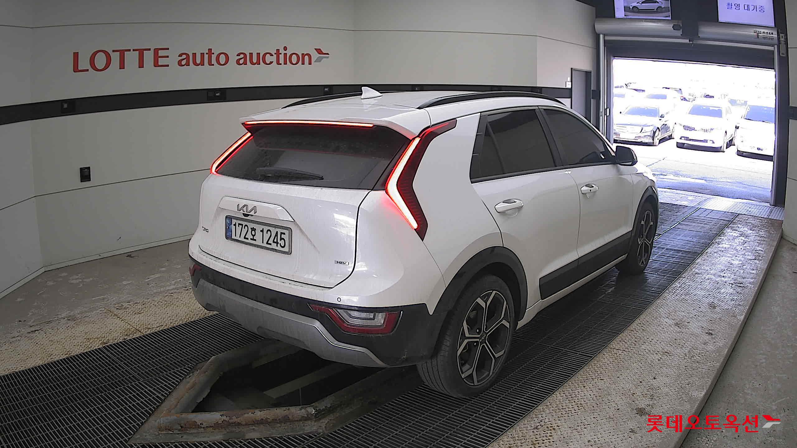 Kia Niro Hybrid 2022 Белый из Кореи, фото 4