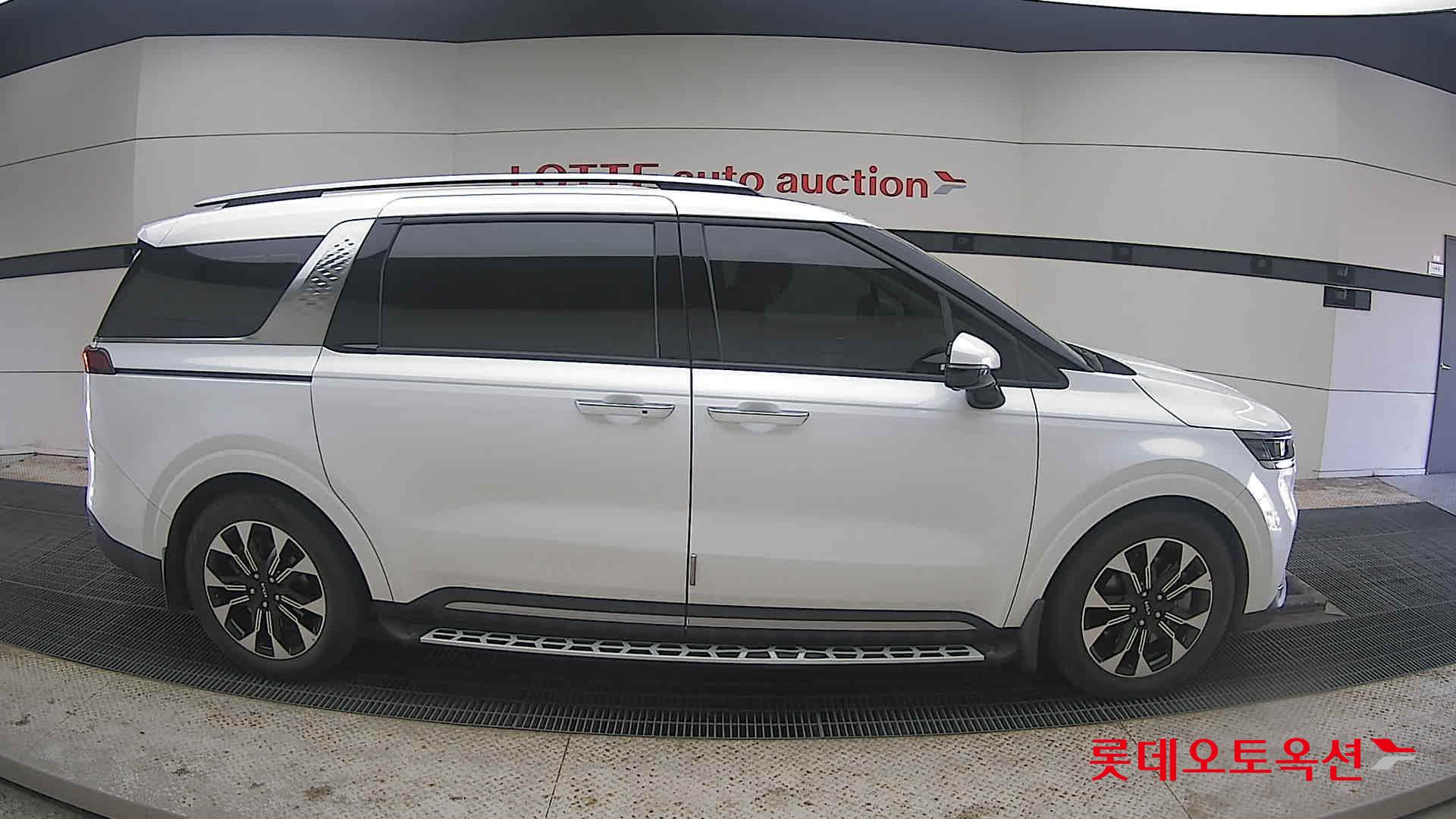 Kia Carnival Limousine 2023 Белый из Кореи, фото 3