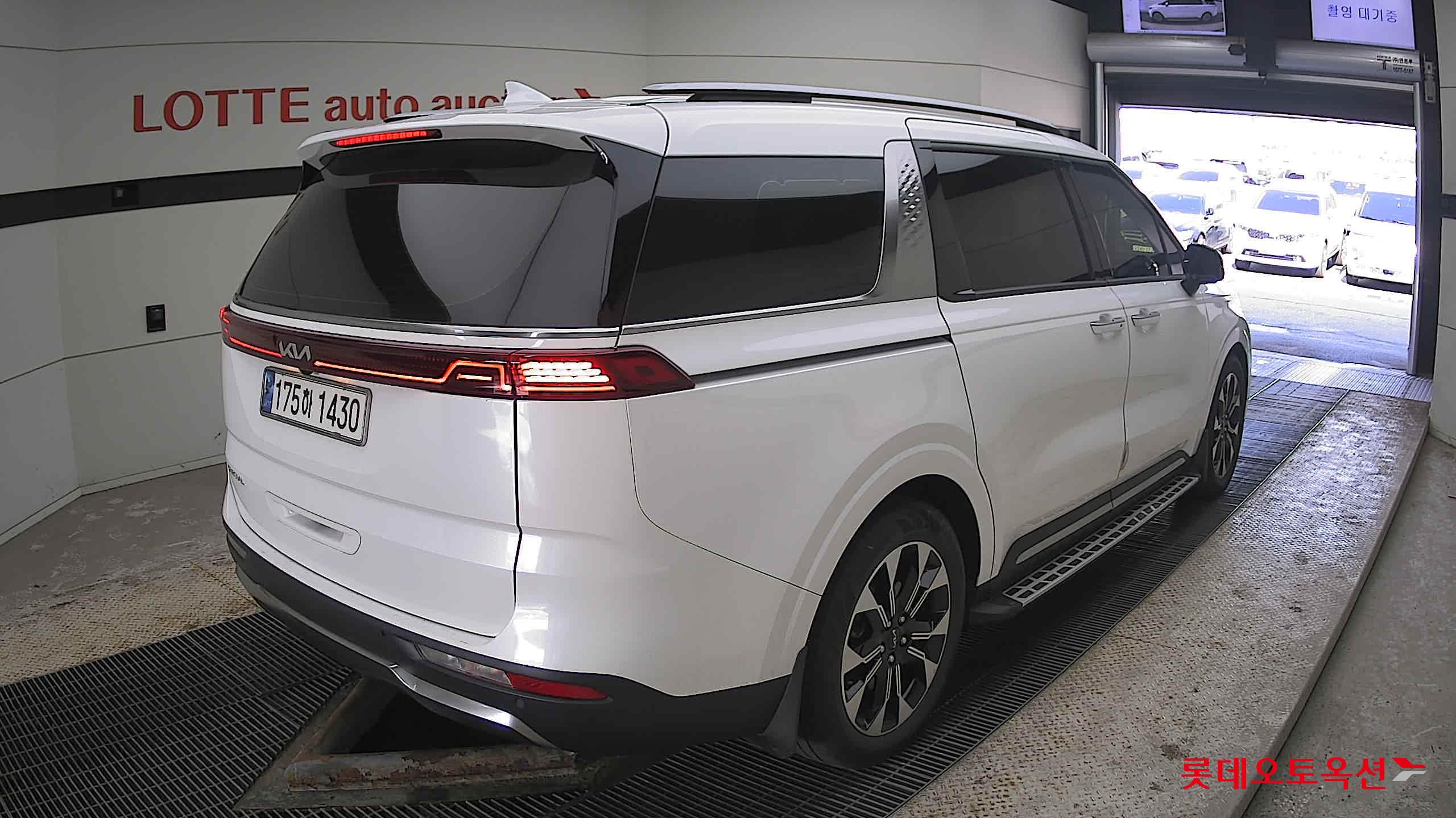 Kia Carnival Limousine 2023 Белый из Кореи, фото 4