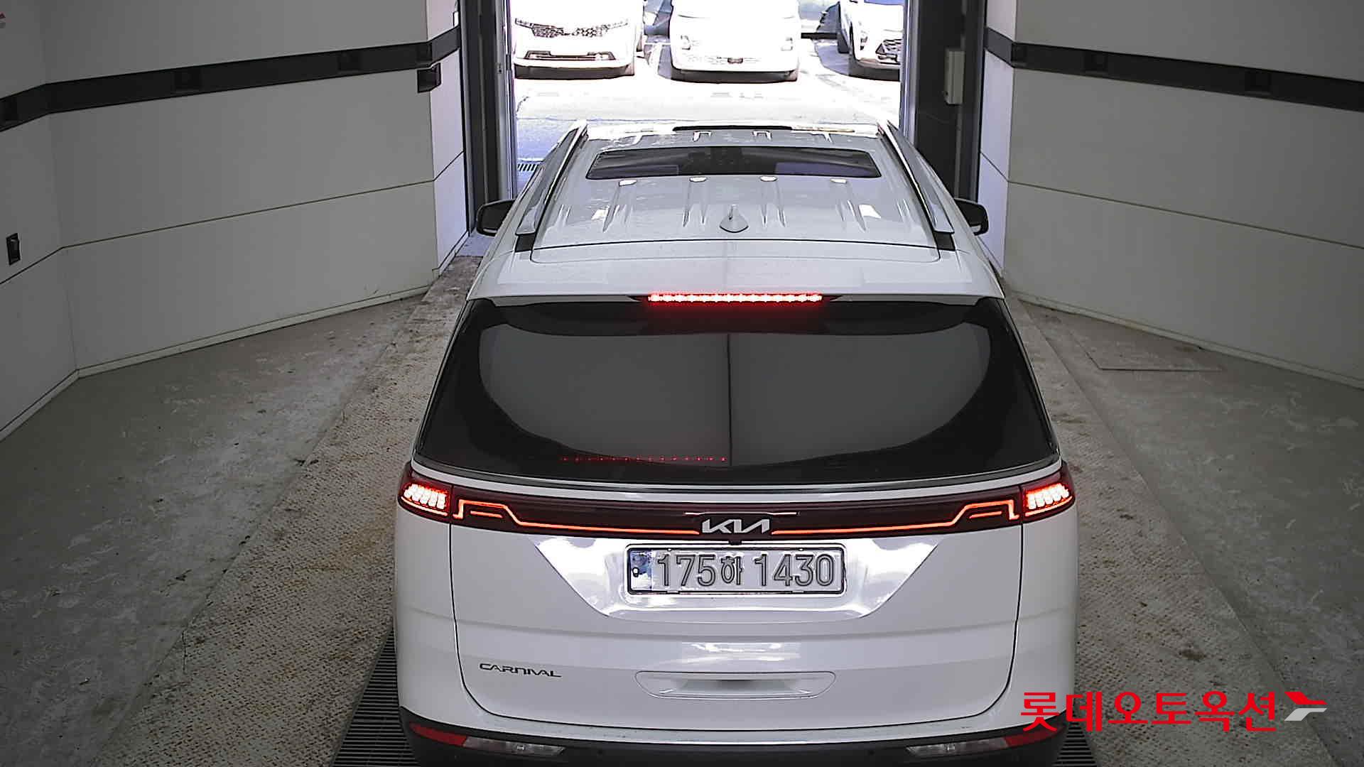 Kia Carnival Limousine 2023 Белый из Кореи, фото 5