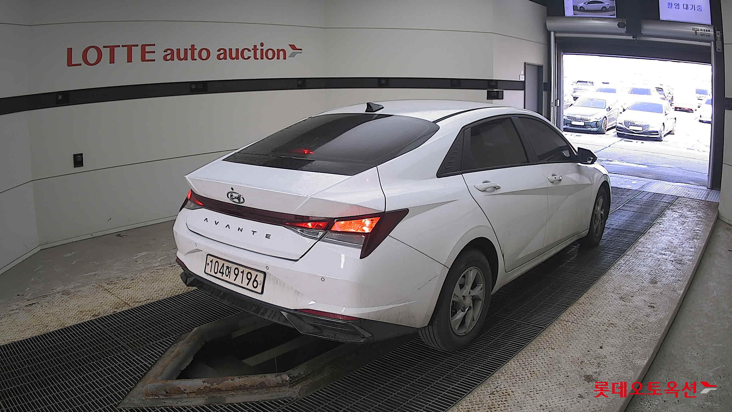 Hyundai Avante 2021 Polar White из Кореи, фото 4