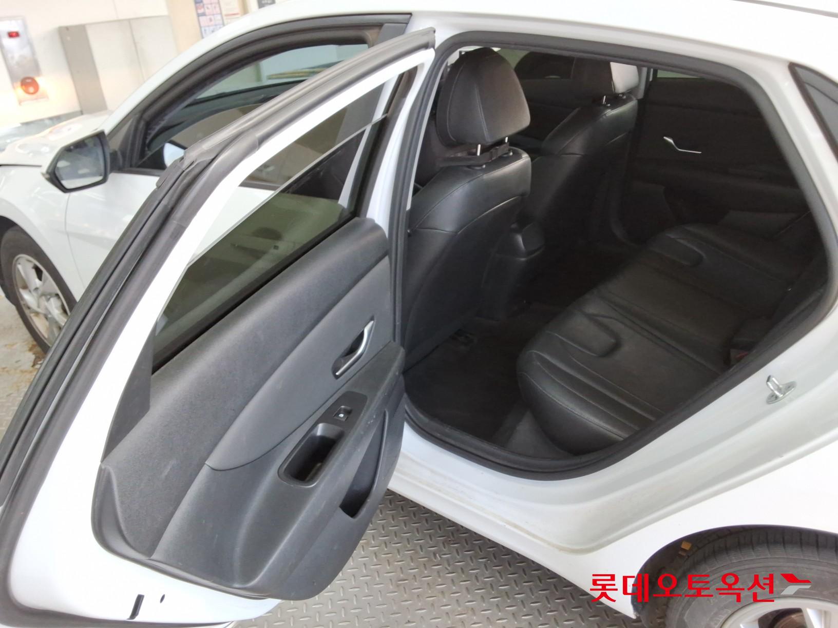 هيونداي إلانترا 2023 - صورة 37