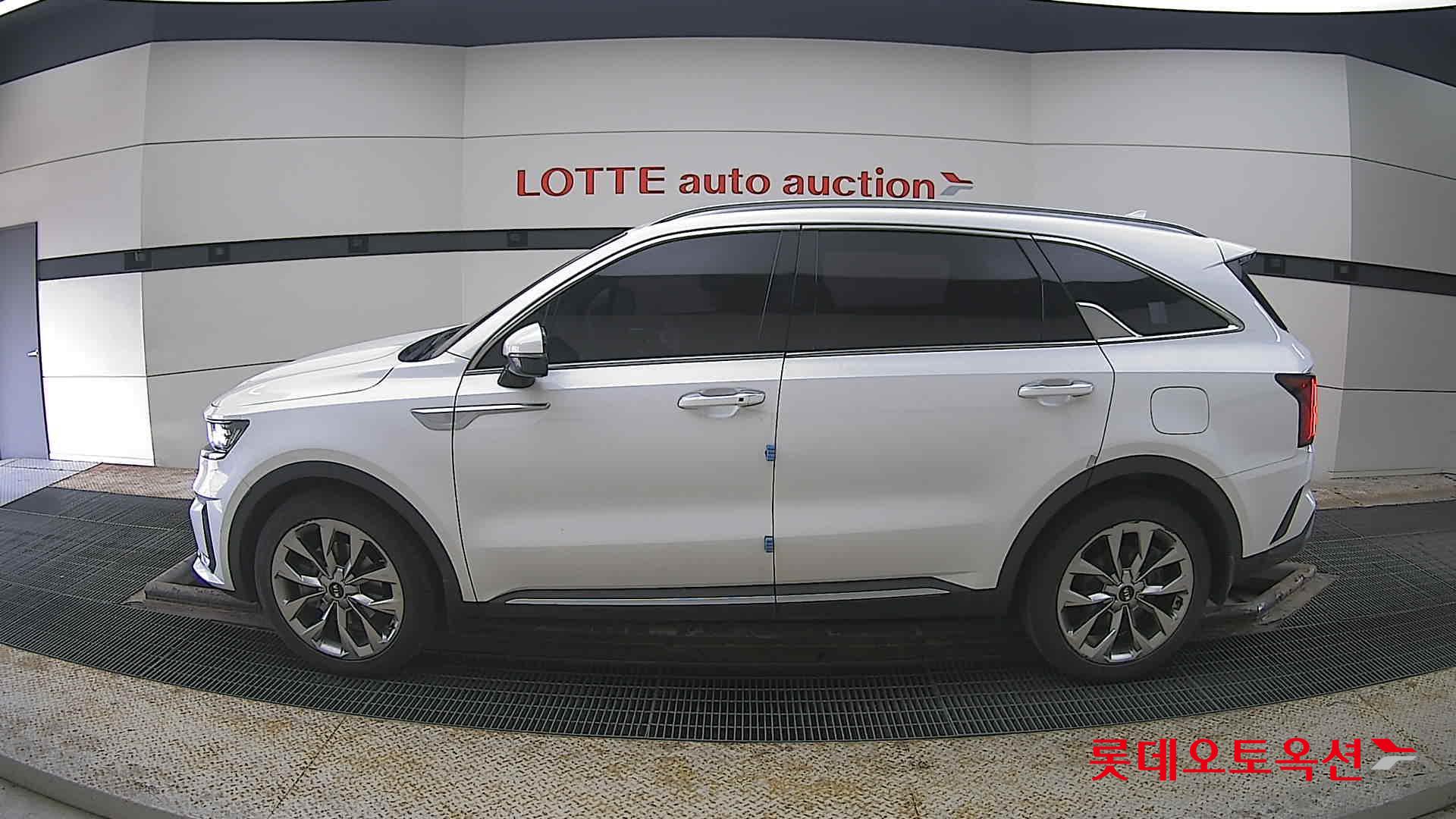 كيا سورينتو 2021 - صورة 13