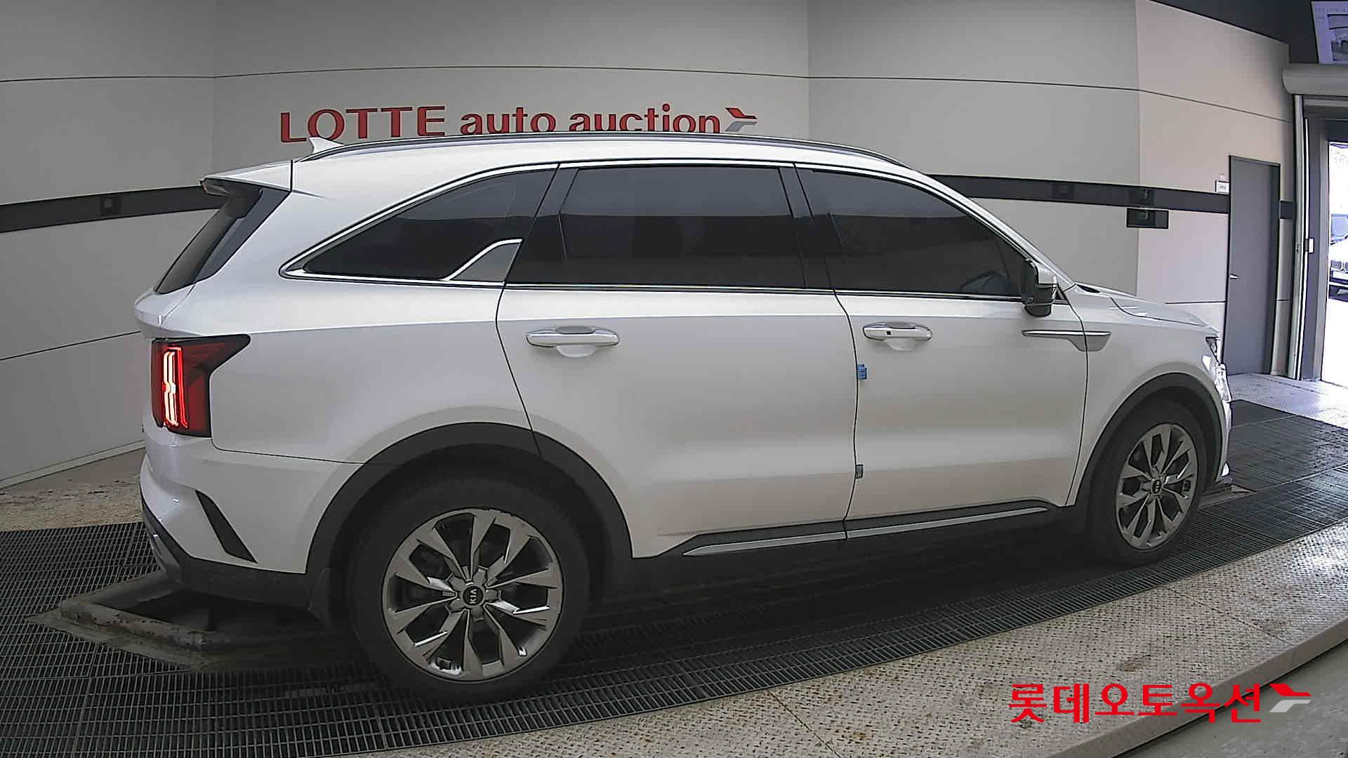 كيا سورينتو 2021 - صورة 20