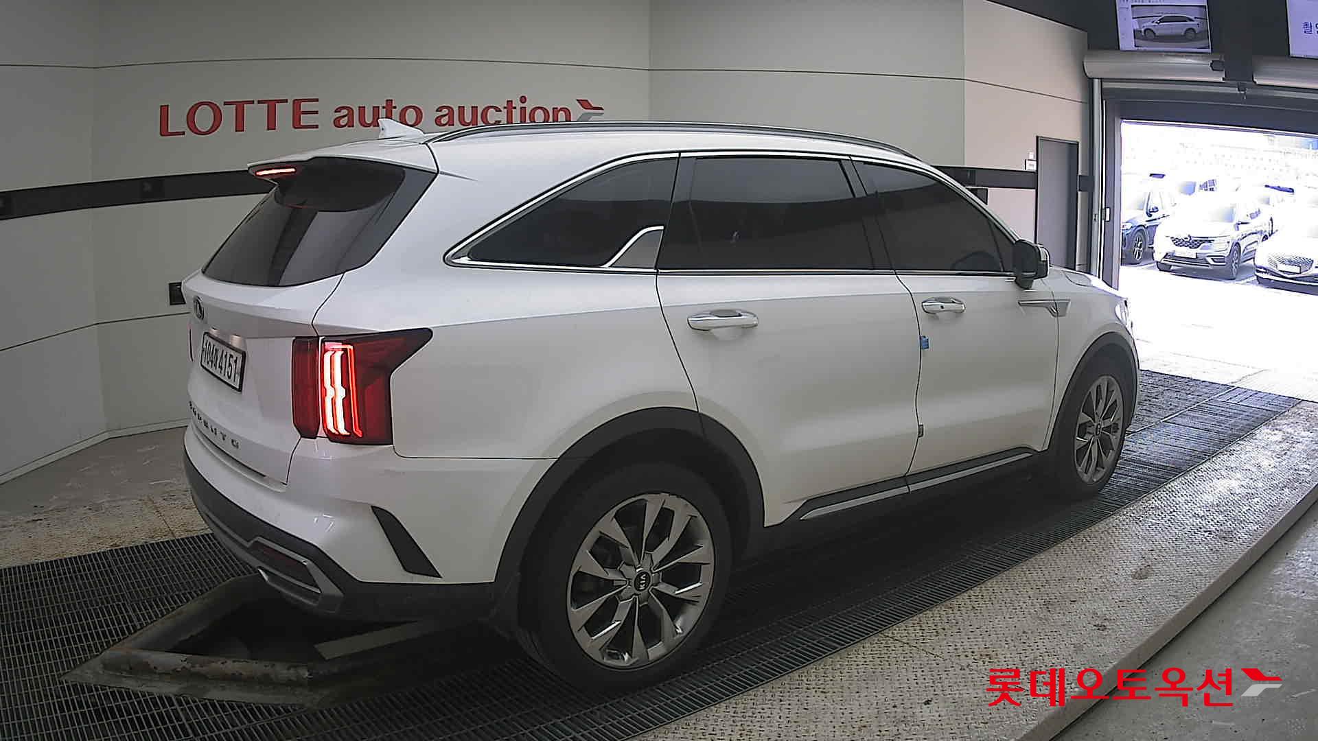 كيا سورينتو 2021 - صورة 19