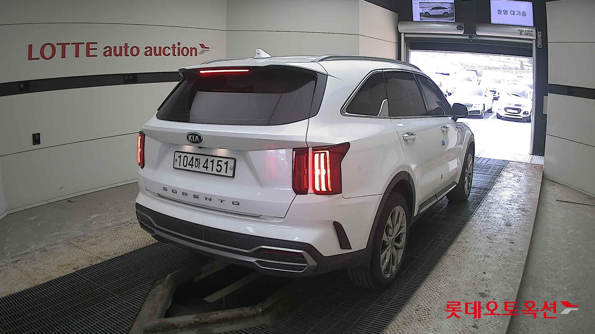 كيا سورينتو 2021 - صورة 18