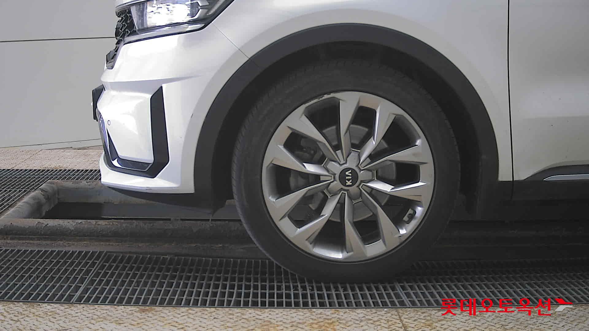 كيا سورينتو 2021 - صورة 25