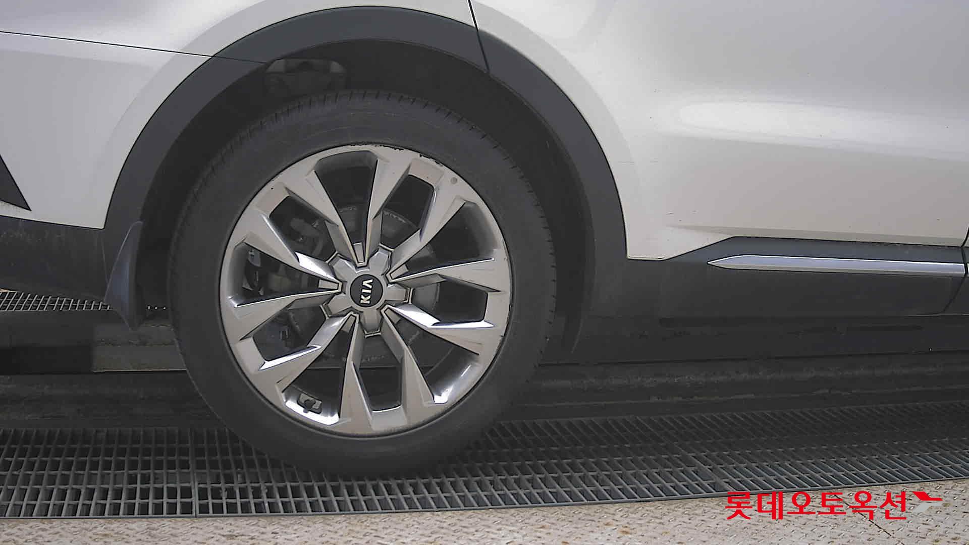 كيا سورينتو 2021 - صورة 28