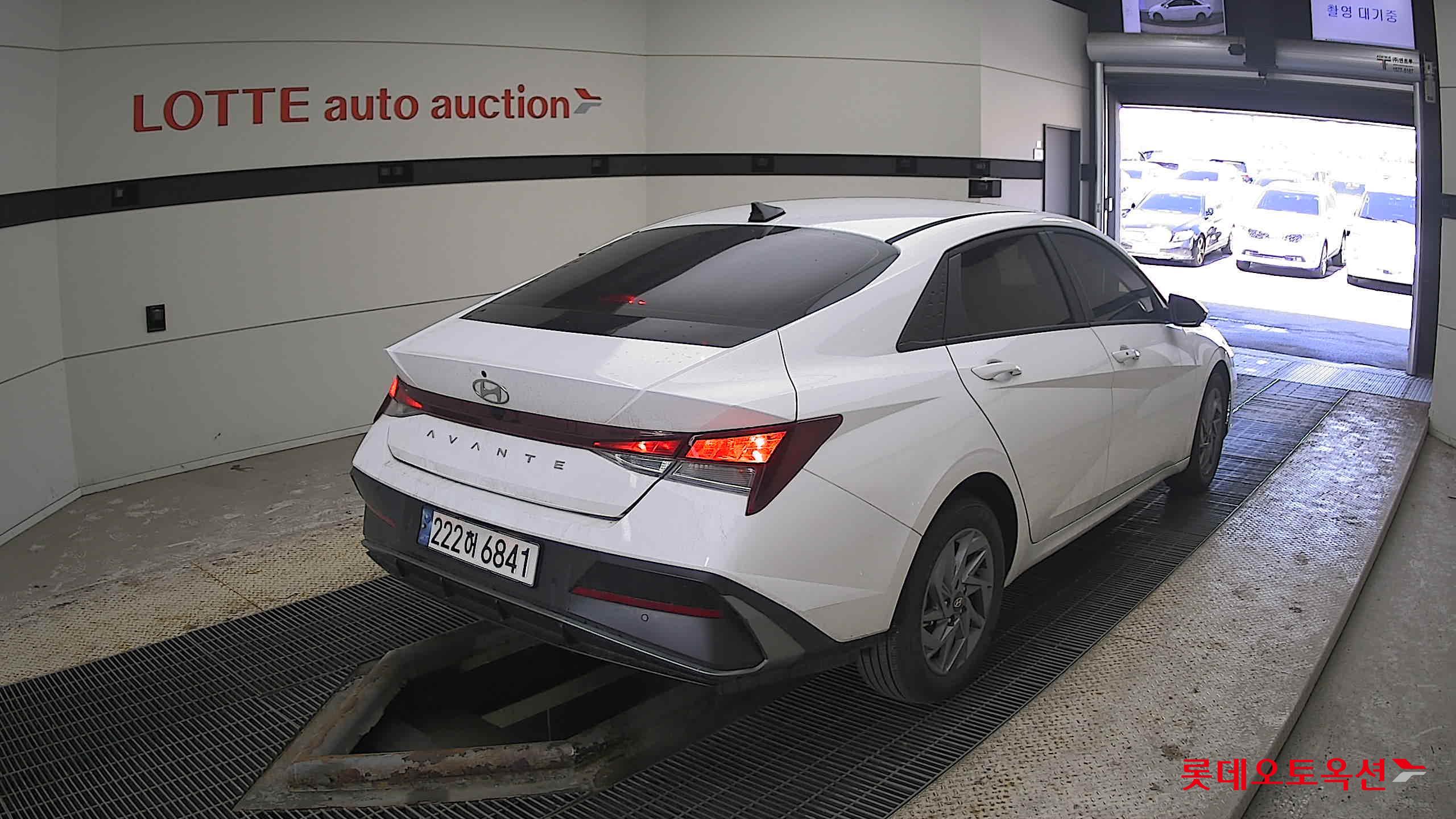 Hyundai Avante Hybrid 2025 Atlas White из Кореи, фото 4